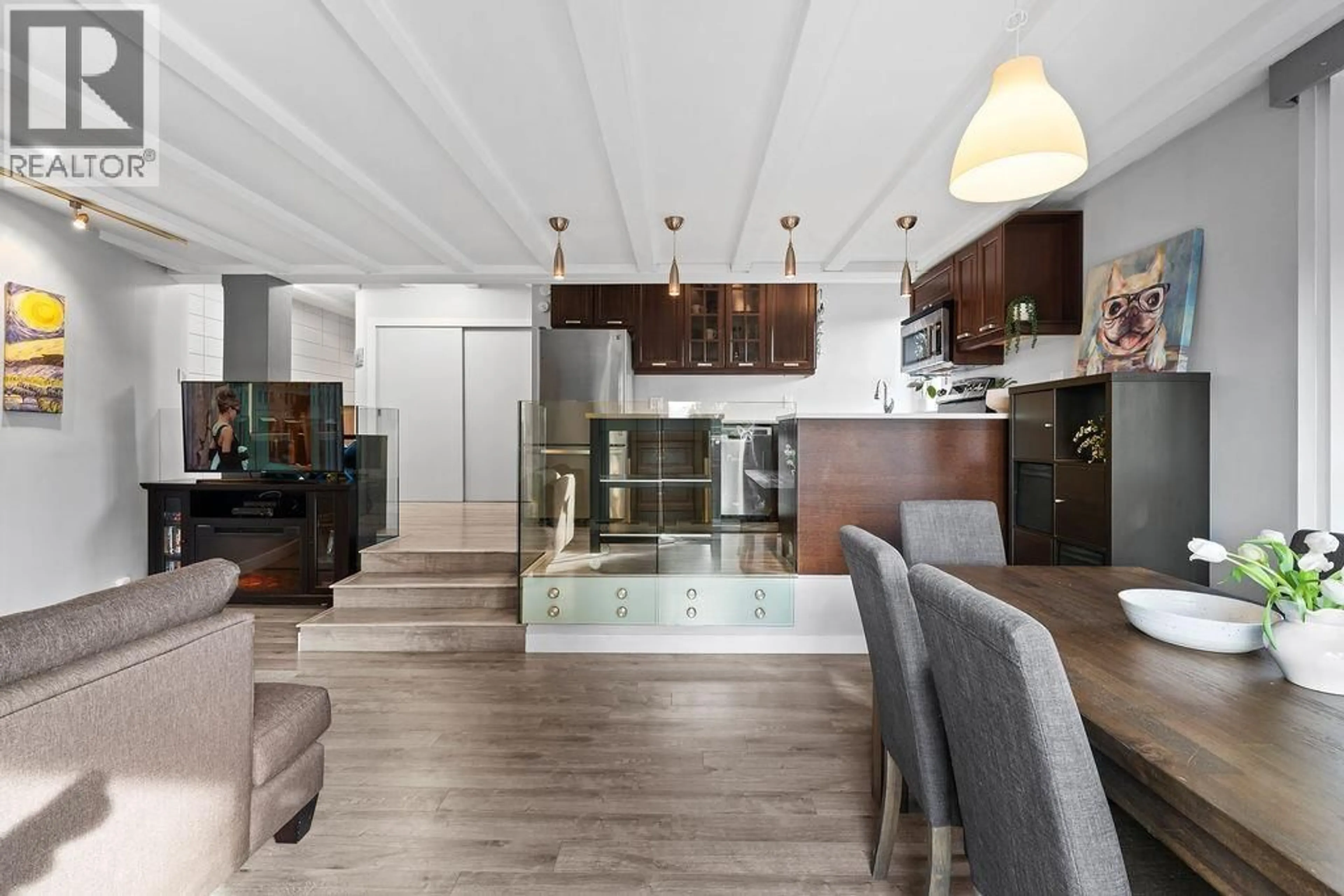 Open concept kitchen, wood/laminate floor for 201 - 341 MAHON AVENUE, North Vancouver British Columbia V7M3E1