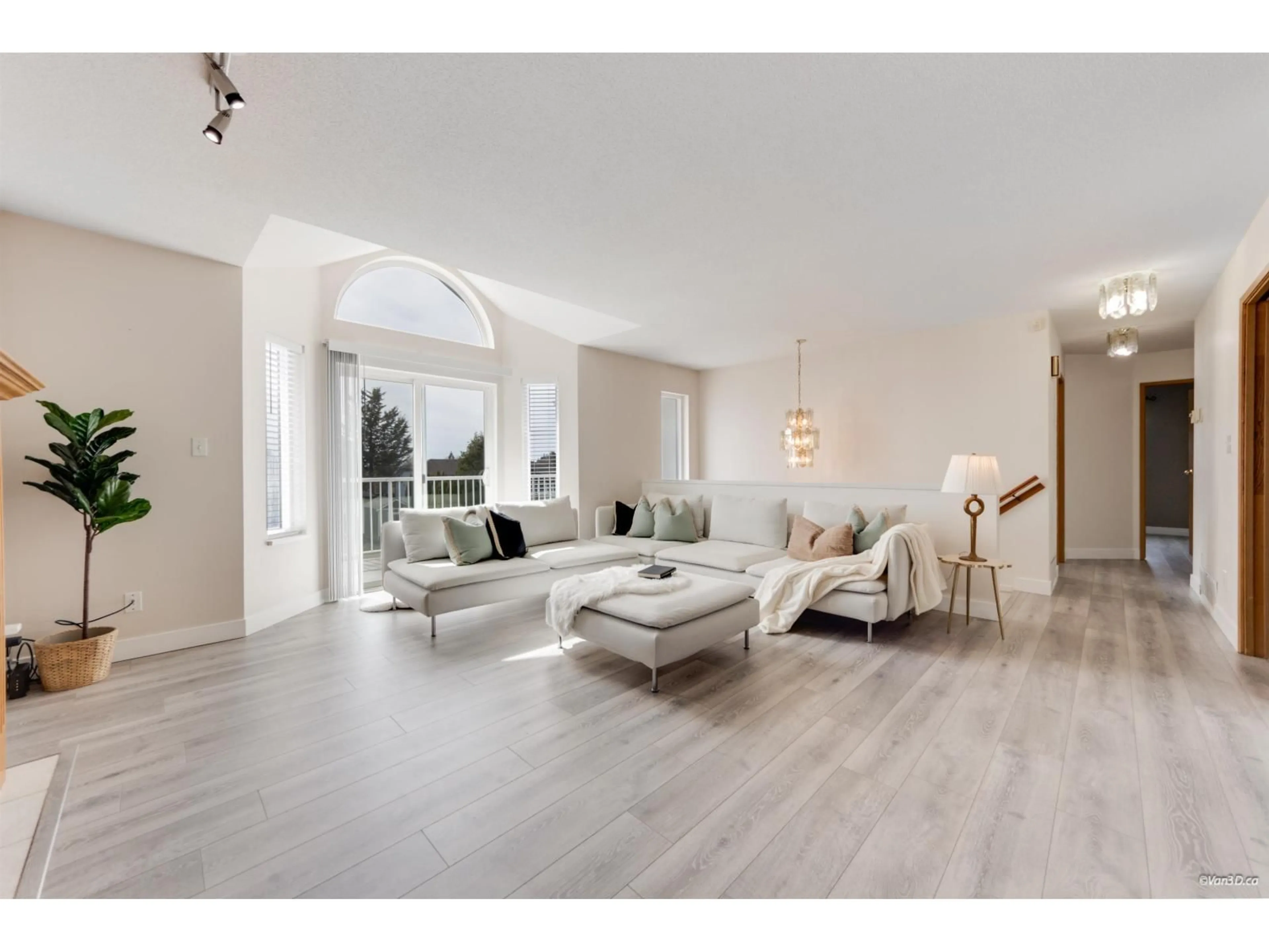 Living room with furniture, unknown for 34631 BALDWIN ROAD, Abbotsford British Columbia V2S7H9