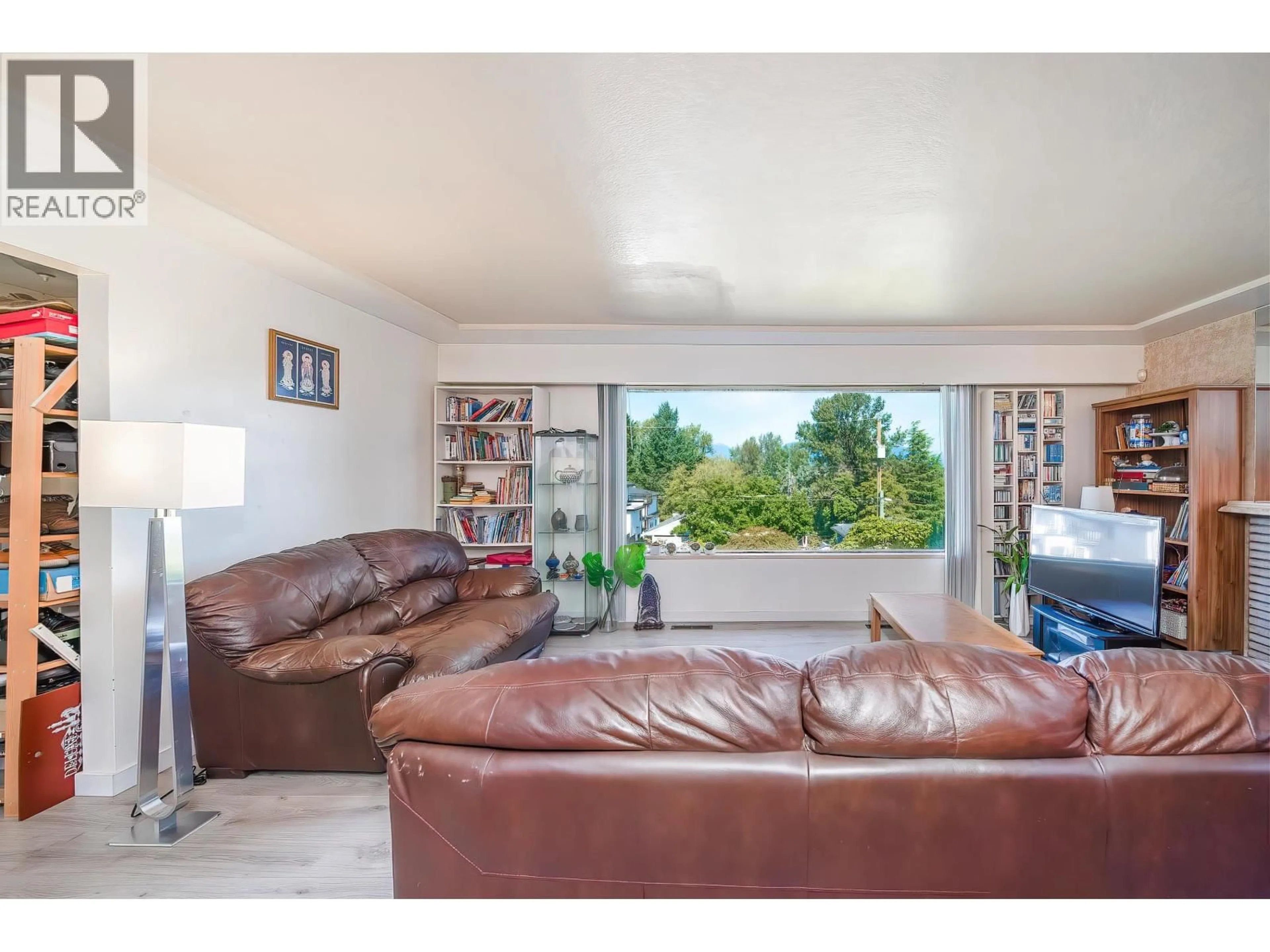 Living room with furniture, unknown for 5130 BUXTON STREET, Burnaby British Columbia V5H1J8