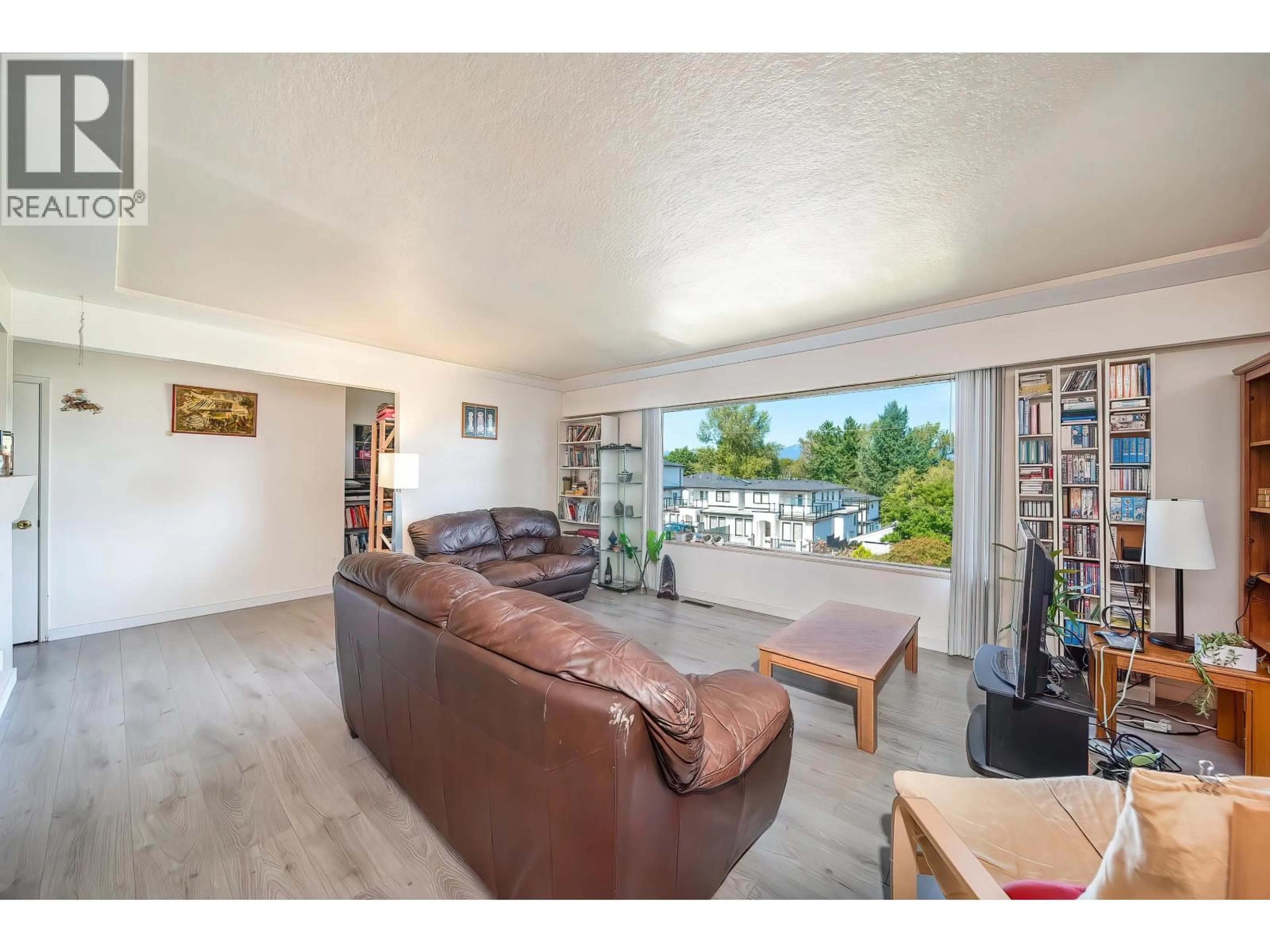 Living room with furniture, unknown for 5130 BUXTON STREET, Burnaby British Columbia V5H1J8