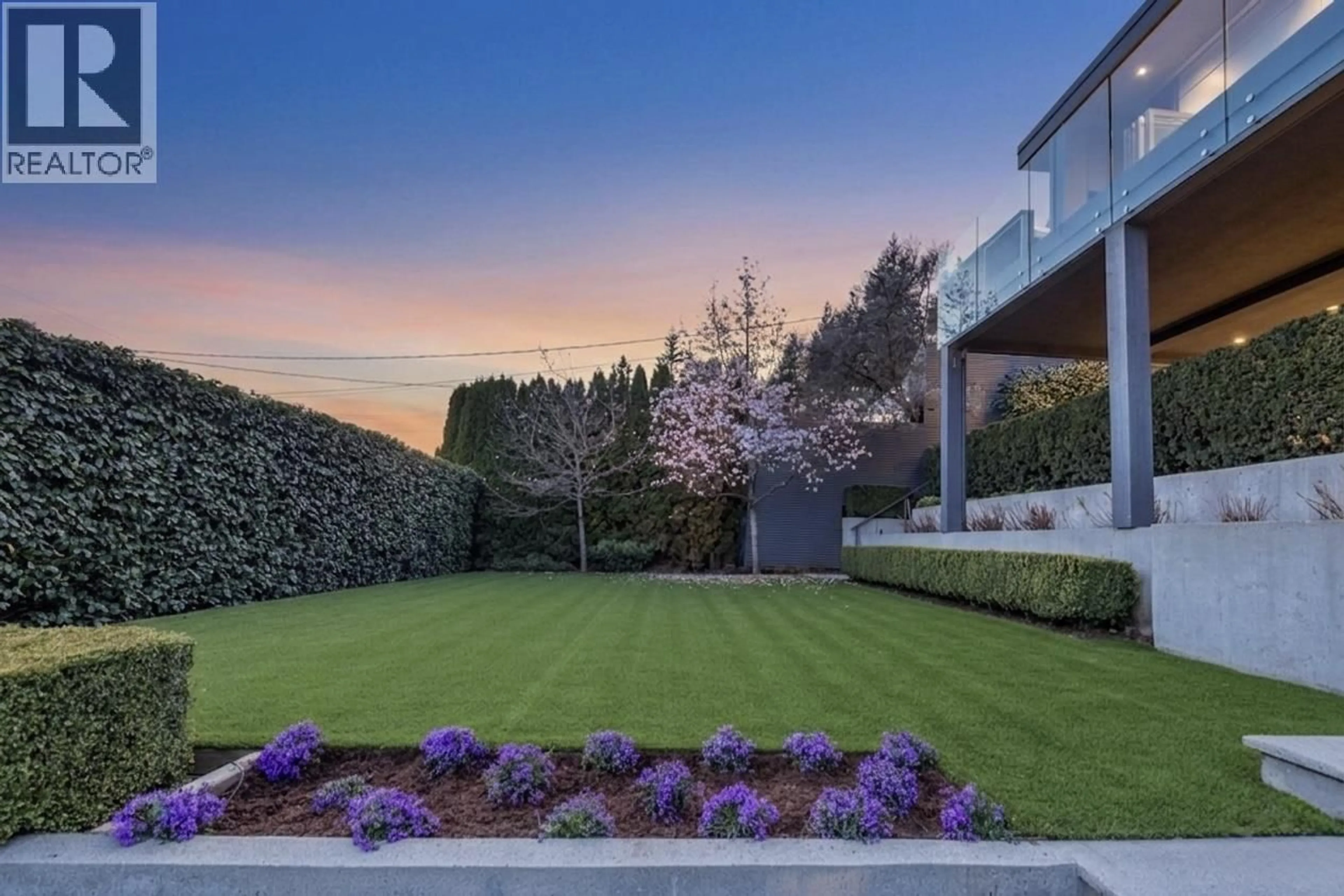 A pic from outside/outdoor area/front of a property/back of a property/a pic from drone, unknown for 3305 WESTMOUNT ROAD, West Vancouver British Columbia V7V3G5