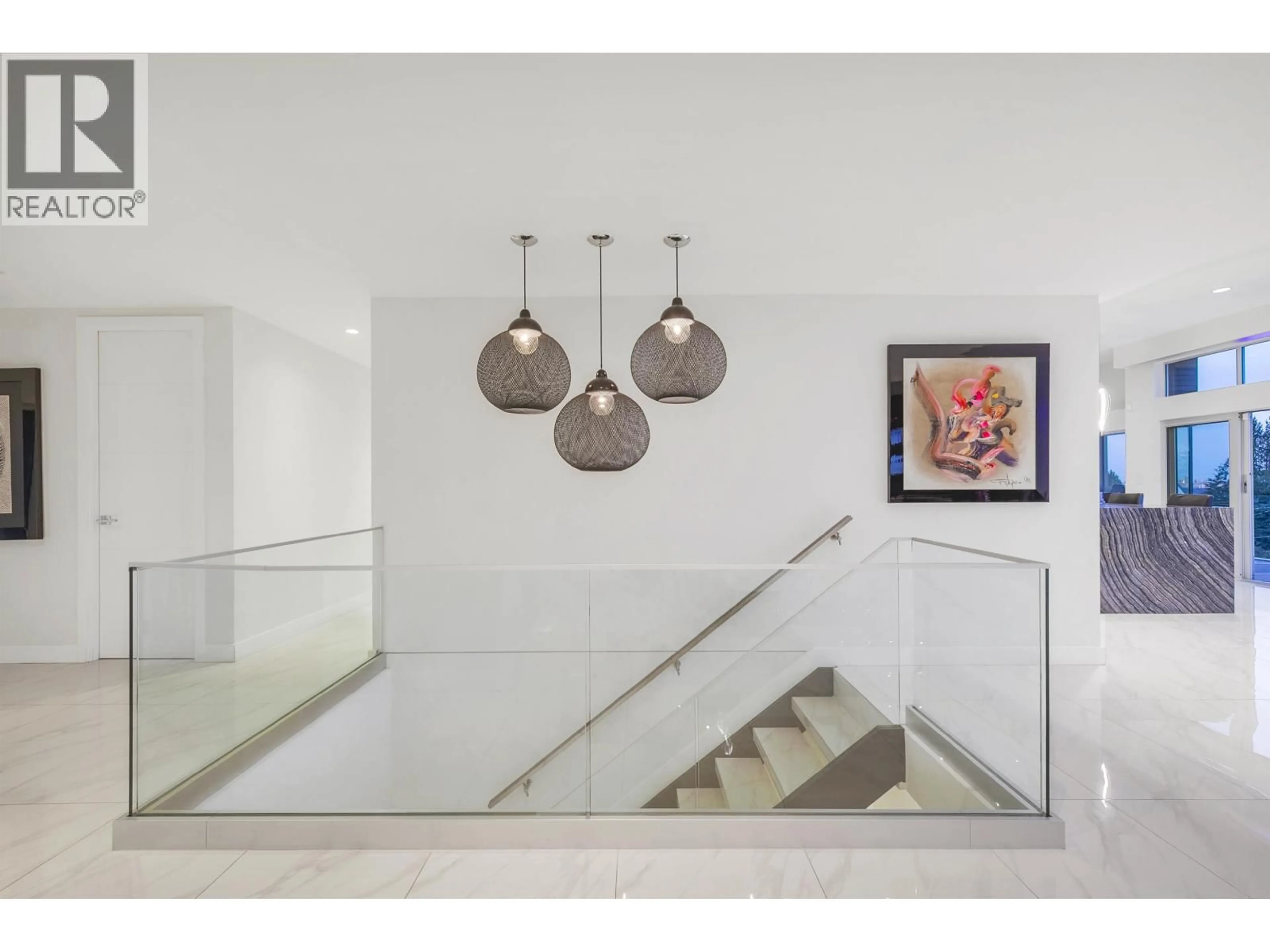 Indoor foyer for 3305 WESTMOUNT ROAD, West Vancouver British Columbia V7V3G5