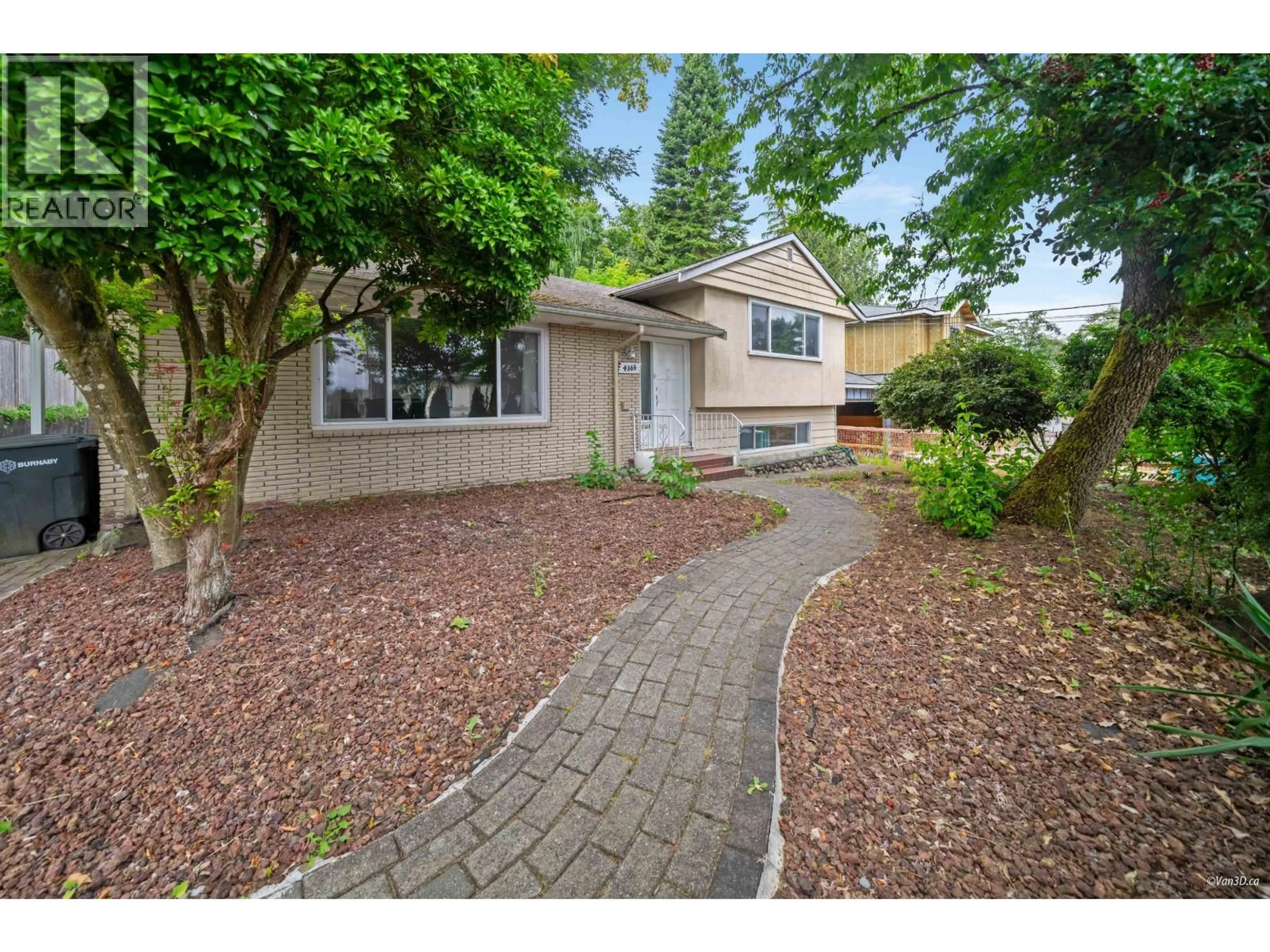 A pic from outside/outdoor area/front of a property/back of a property/a pic from drone, street for 4366 GILPIN CRESCENT, Burnaby British Columbia V5G2K4