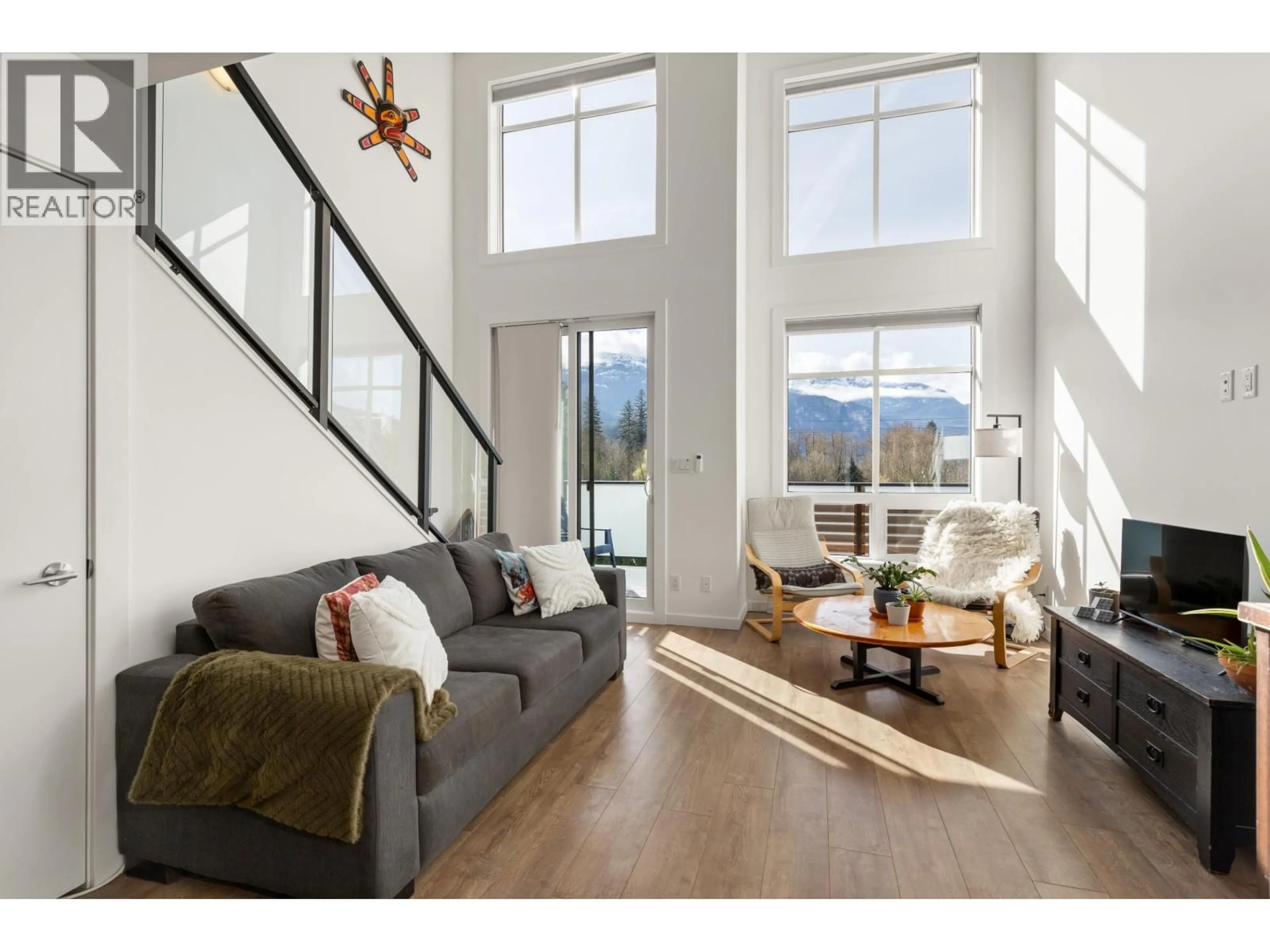 Living room with furniture, unknown for 204 - 39767 GOVERNMENT ROAD, Squamish British Columbia V8B0Z1