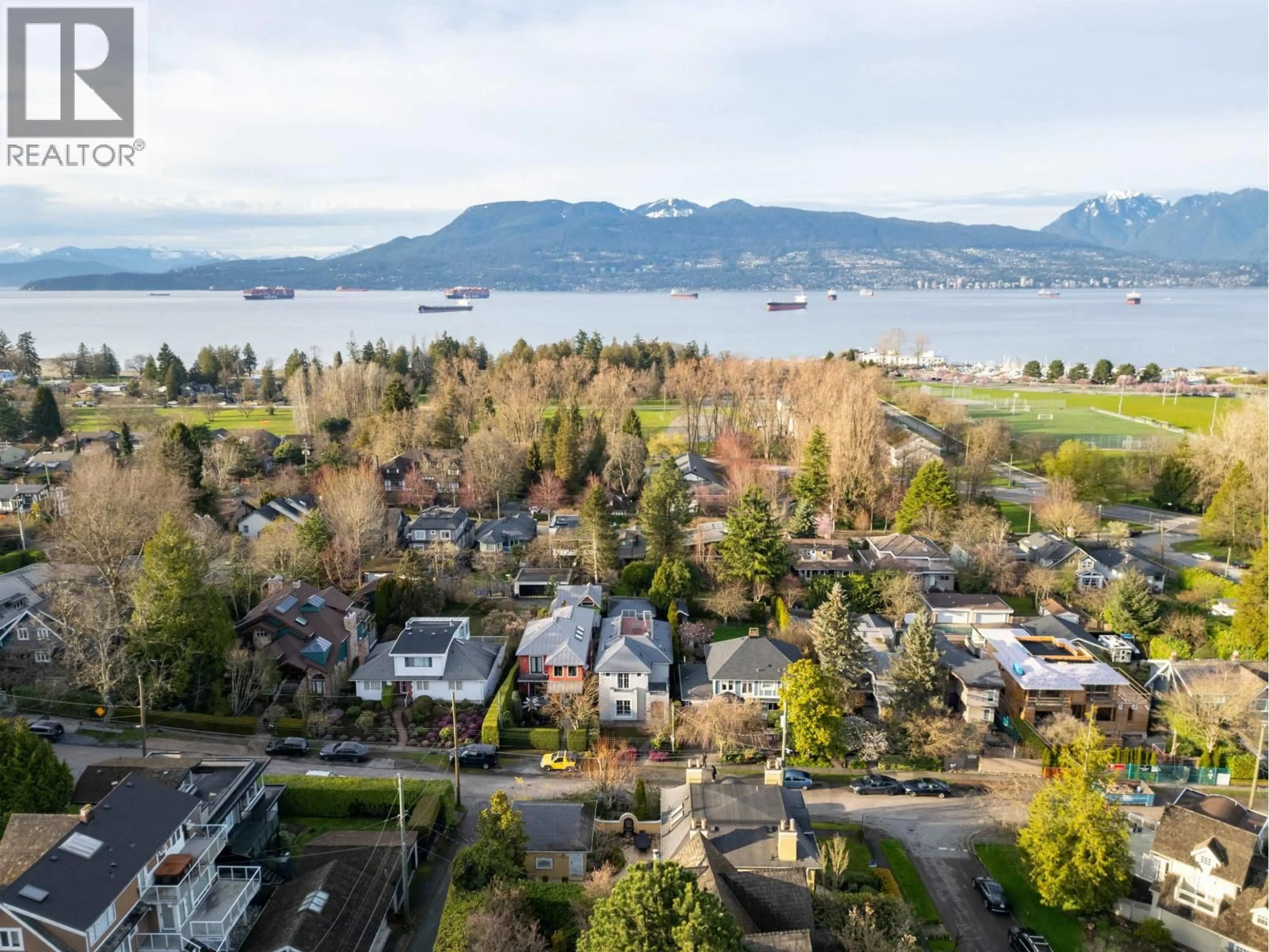 A pic from outside/outdoor area/front of a property/back of a property/a pic from drone, water/lake/river/ocean view for 4341 3RD AVENUE, Vancouver British Columbia V6R1M6
