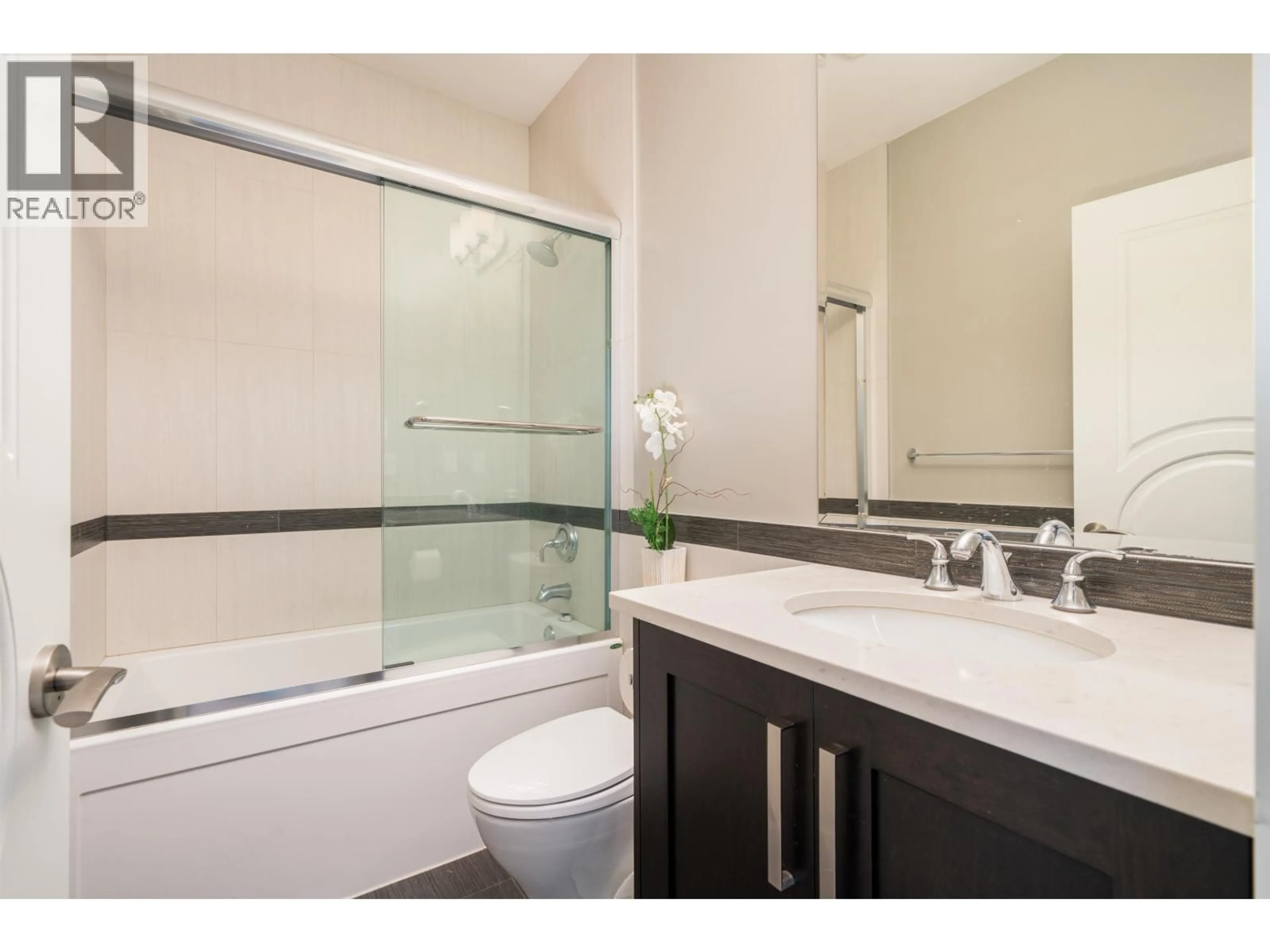 Standard bathroom, ceramic/tile floor for 4341 3RD AVENUE, Vancouver British Columbia V6R1M6