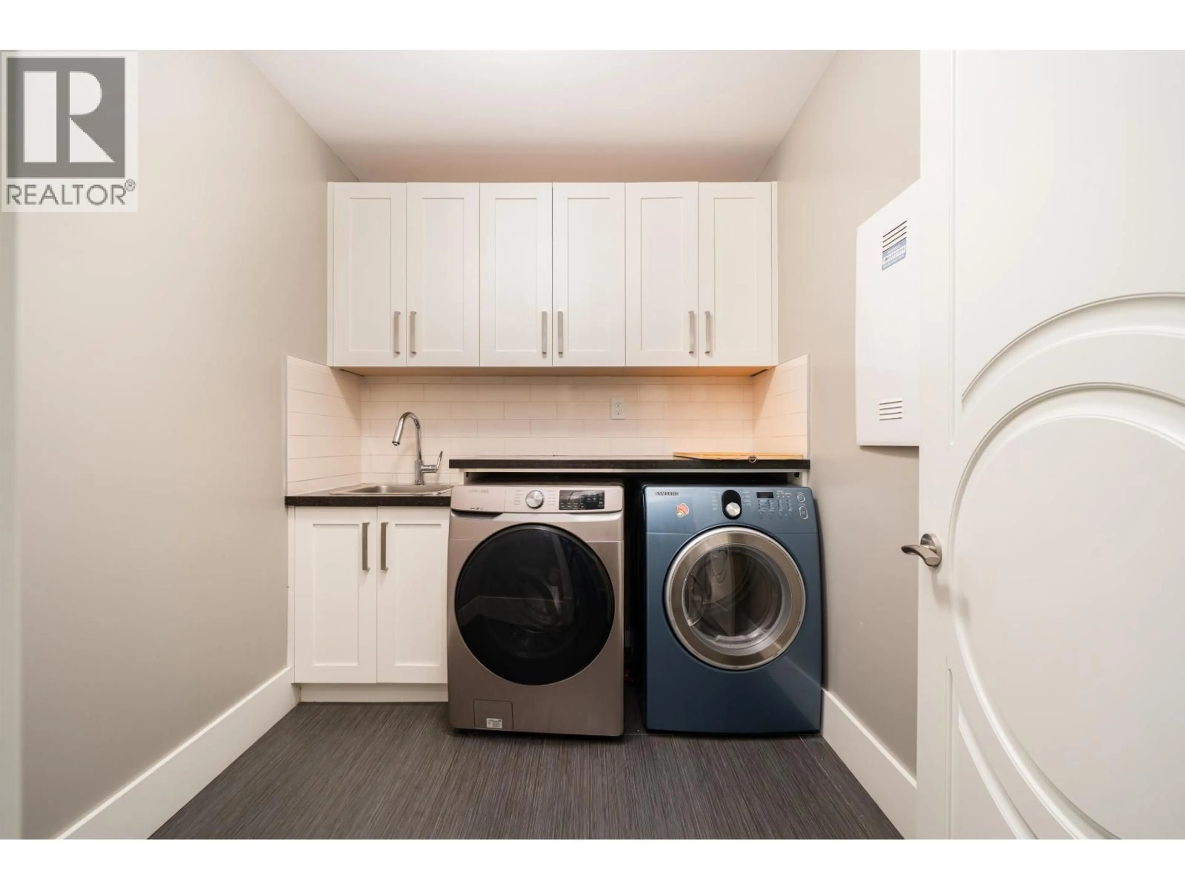 Laundry room for 4341 3RD AVENUE, Vancouver British Columbia V6R1M6
