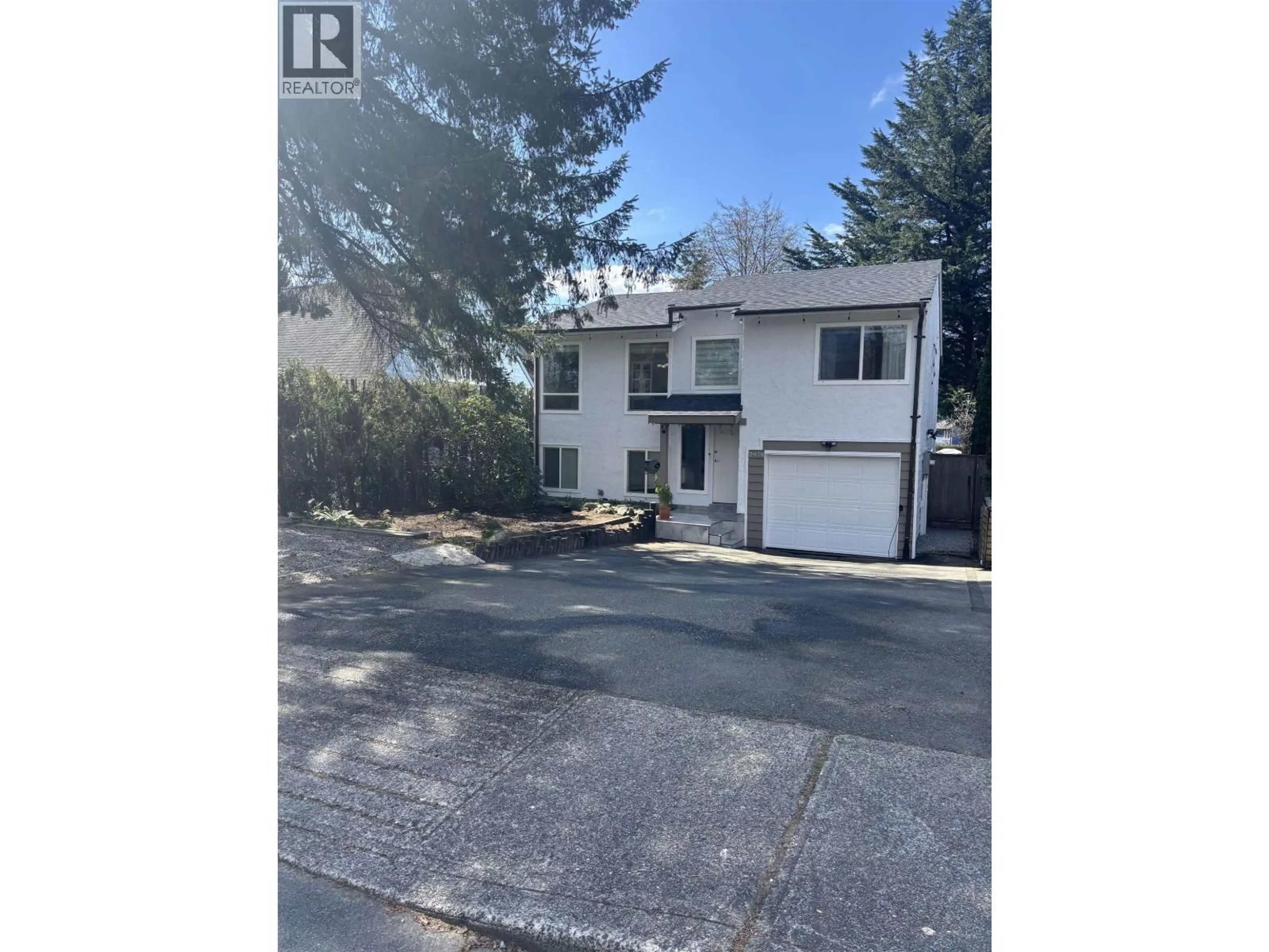A pic from outside/outdoor area/front of a property/back of a property/a pic from drone, street for 2978 FLEMING AVENUE, Coquitlam British Columbia V3C4S3