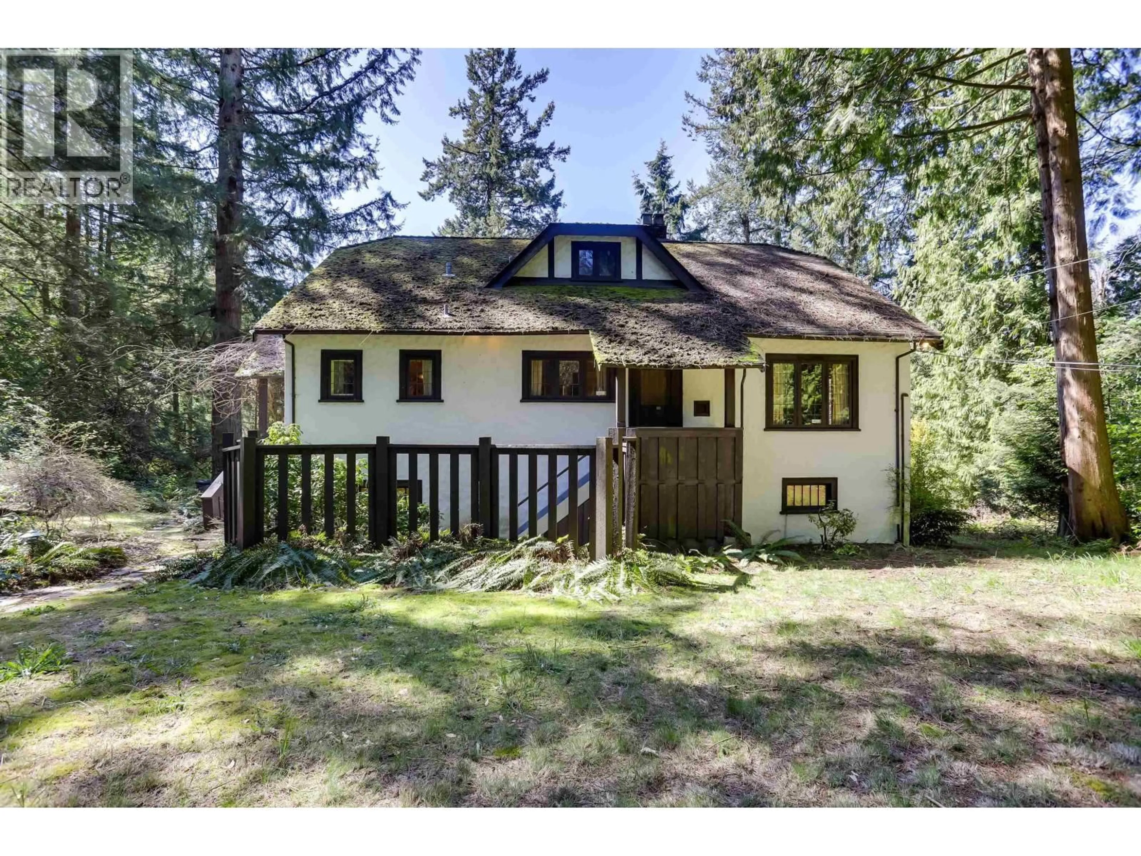 A pic from outside/outdoor area/front of a property/back of a property/a pic from drone, unknown for 1825 DRUMMOND DRIVE, Vancouver British Columbia V6T1B7