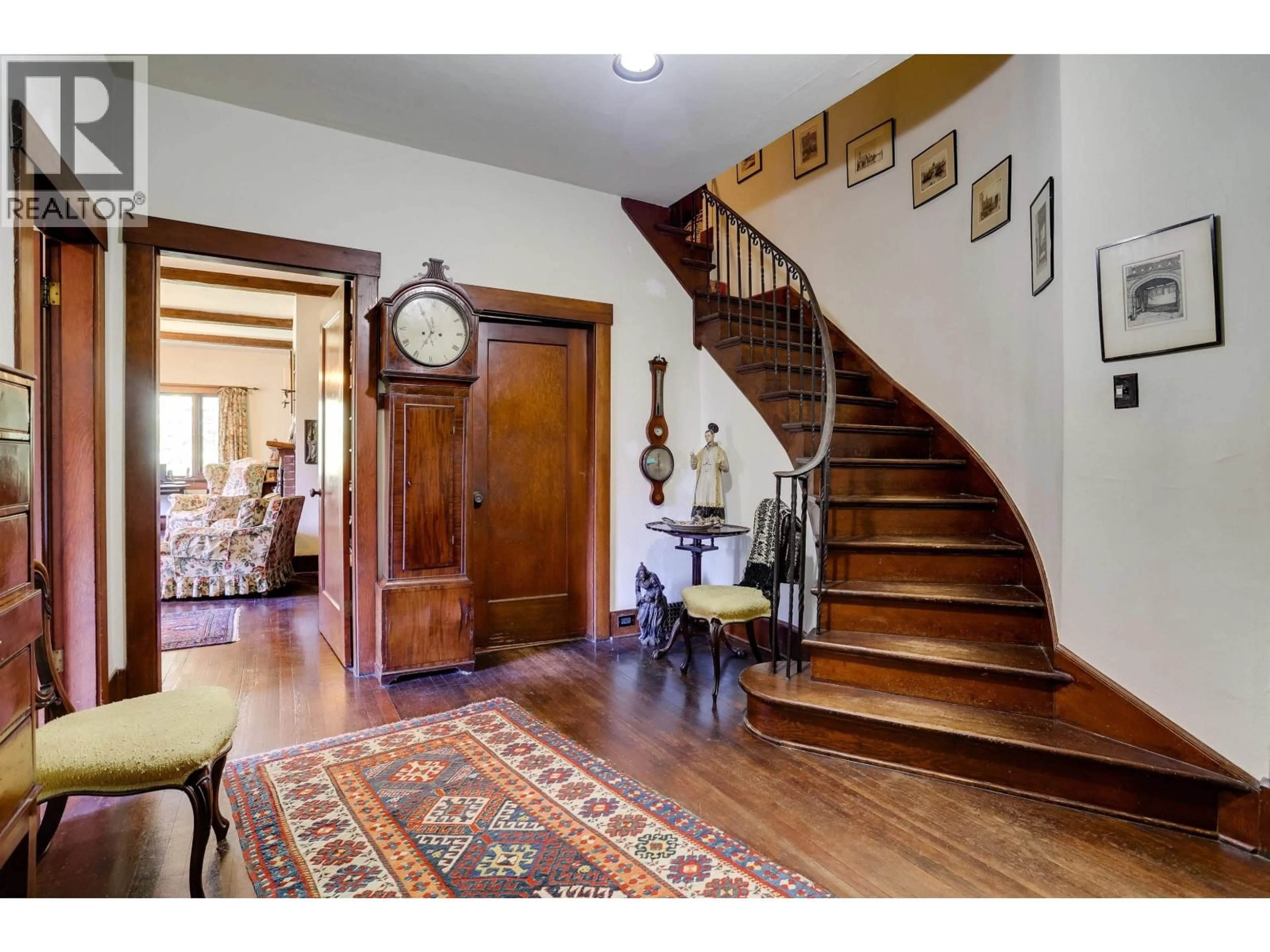 Indoor foyer for 1825 DRUMMOND DRIVE, Vancouver British Columbia V6T1B7