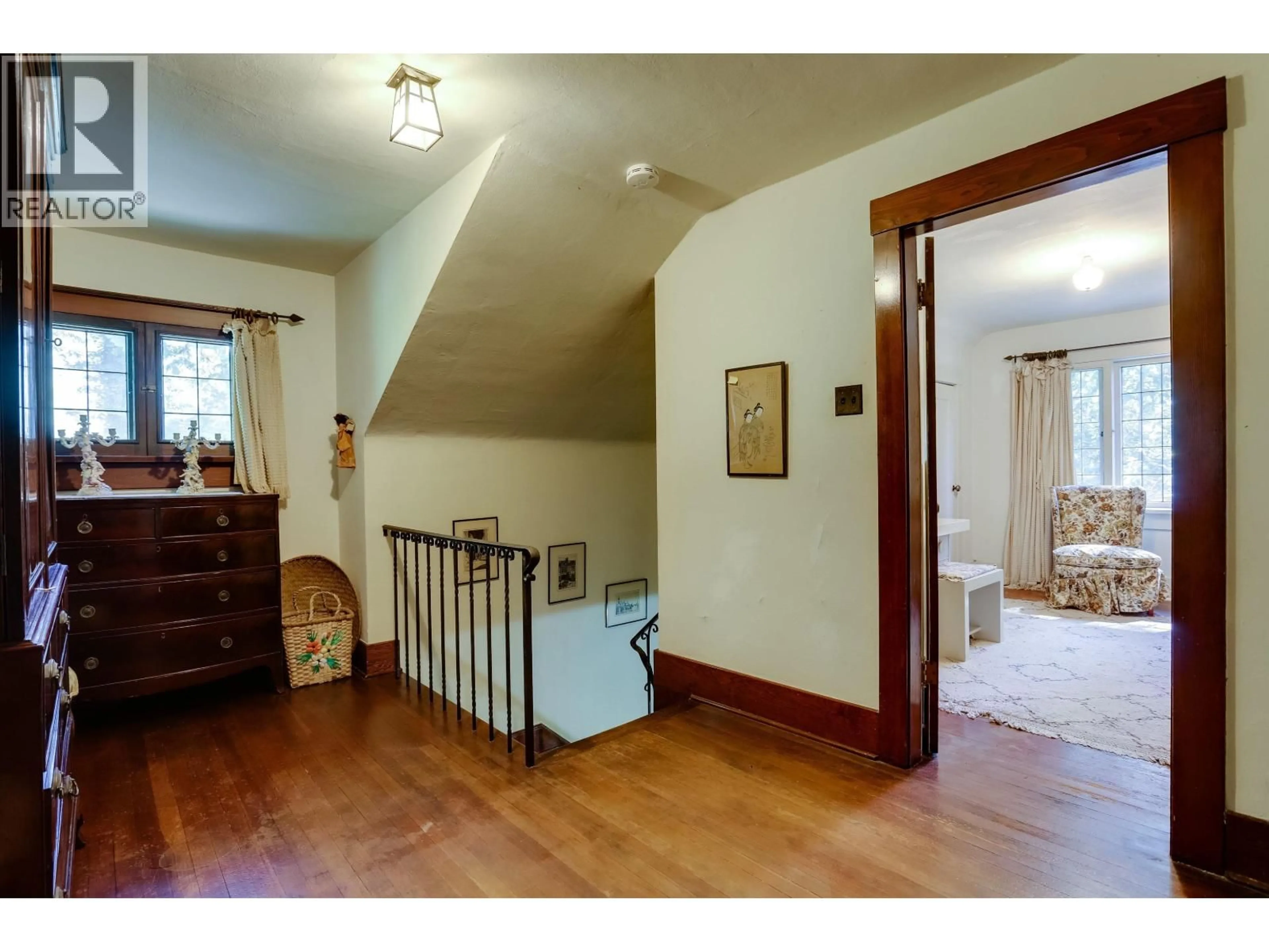 Indoor foyer for 1825 DRUMMOND DRIVE, Vancouver British Columbia V6T1B7