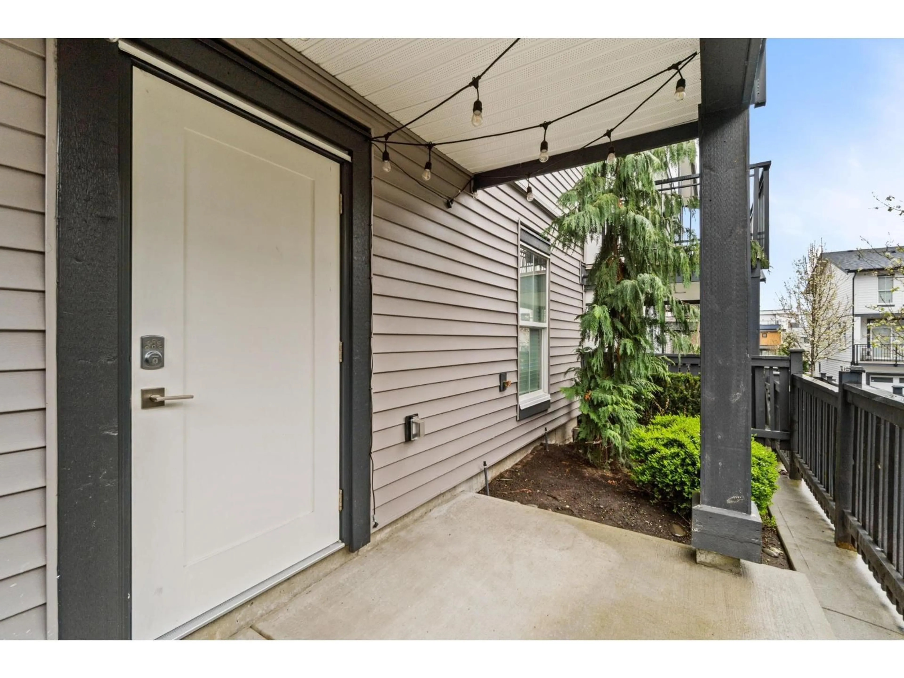 Indoor entryway for 29 - 8161 201 STREET, Langley British Columbia V2Y4J1