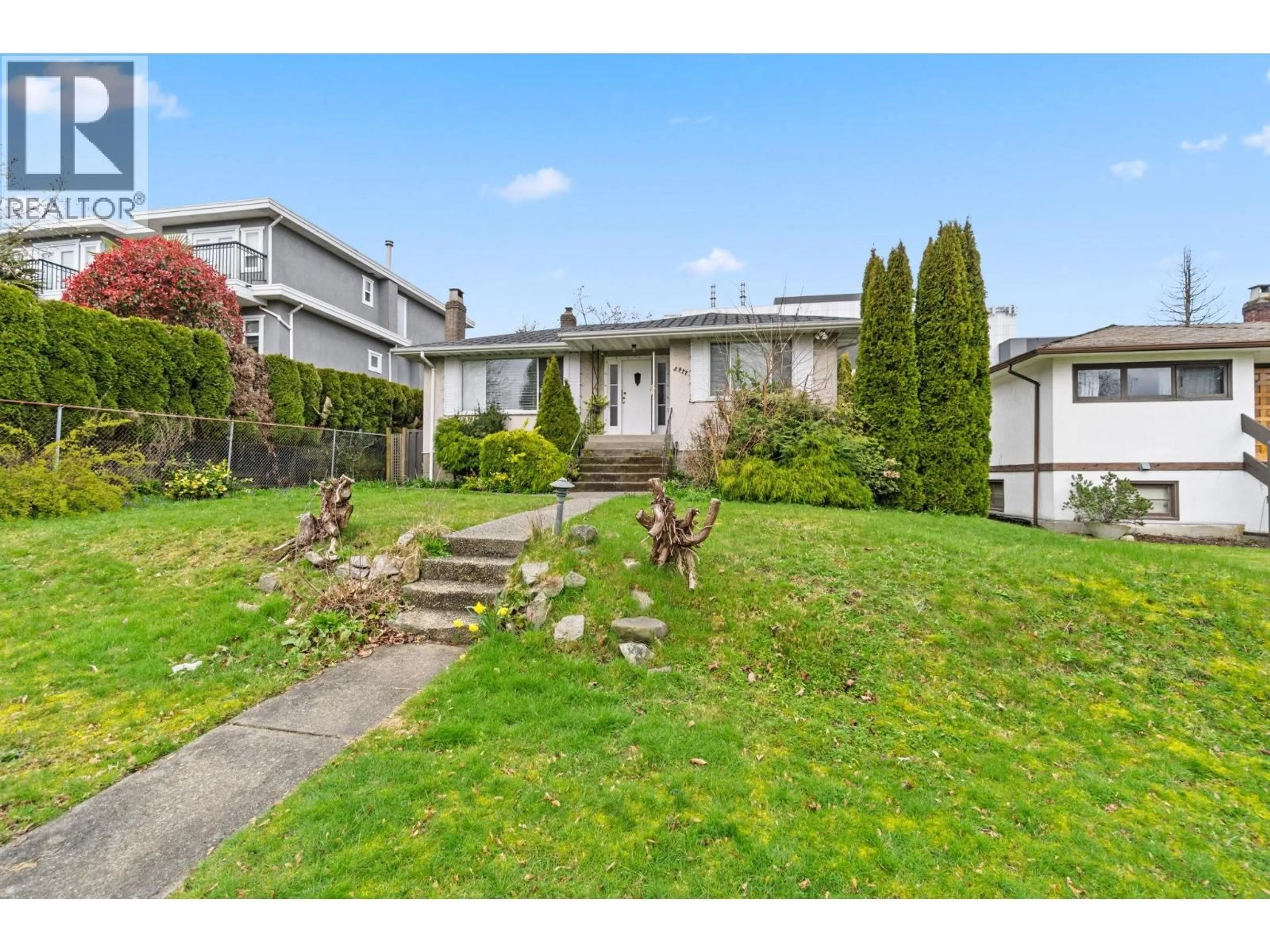 A pic from outside/outdoor area/front of a property/back of a property/a pic from drone, street for 3977 FOREST STREET, Burnaby British Columbia V5G1W7