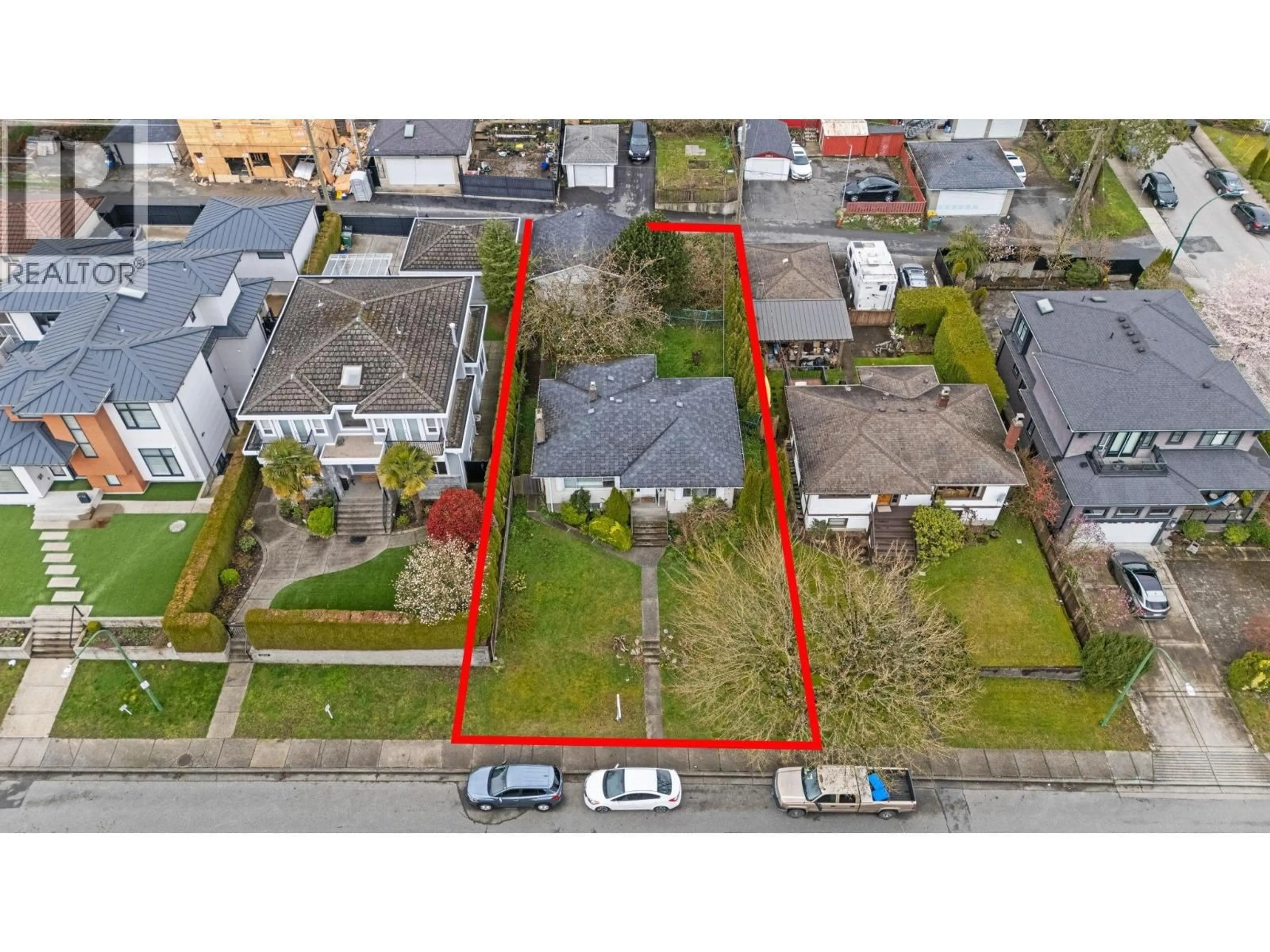 A pic from outside/outdoor area/front of a property/back of a property/a pic from drone, street for 3977 FOREST STREET, Burnaby British Columbia V5G1W7
