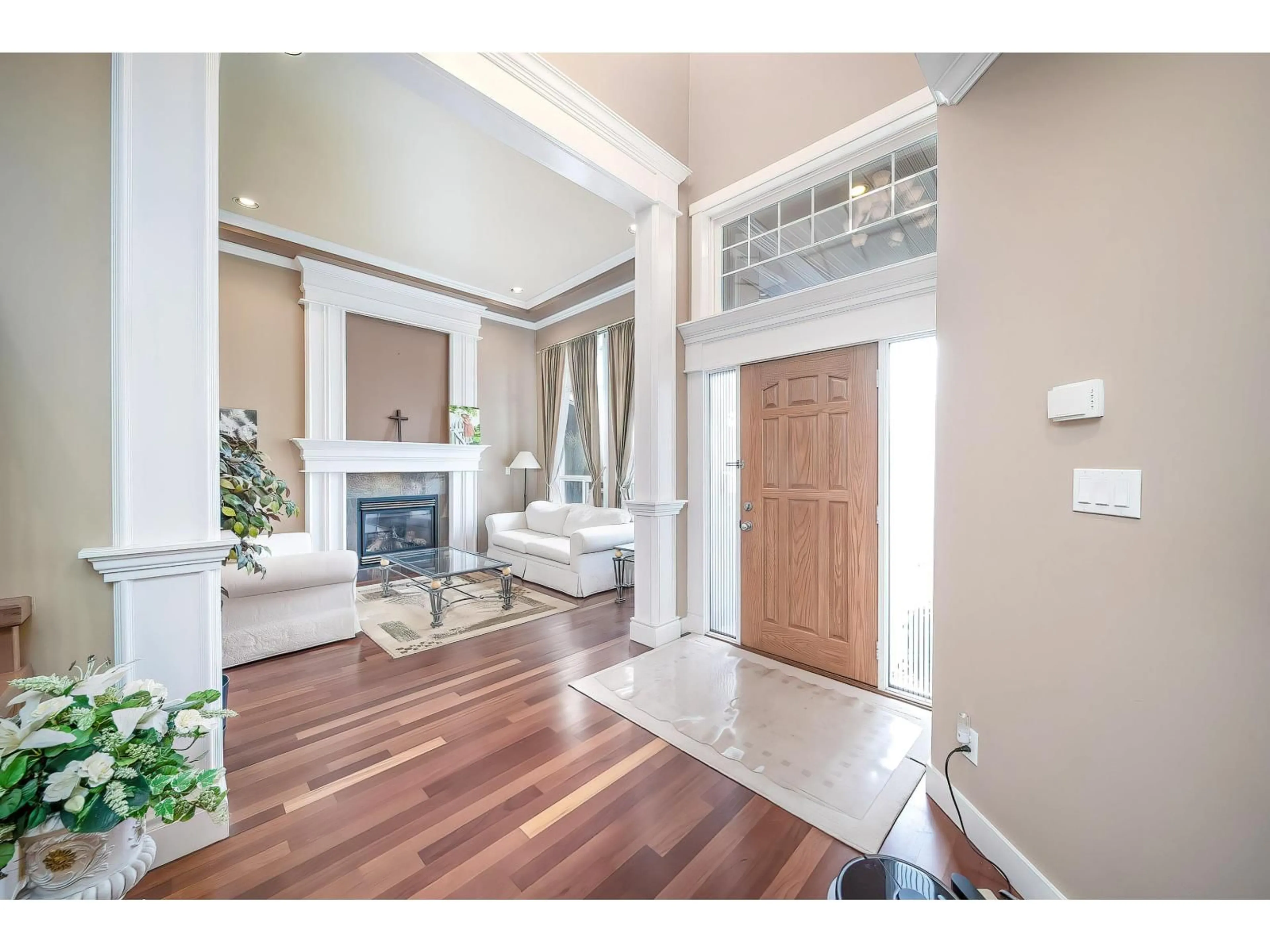 Indoor entryway for 15959 110A AVENUE, Surrey British Columbia V4N4Y2