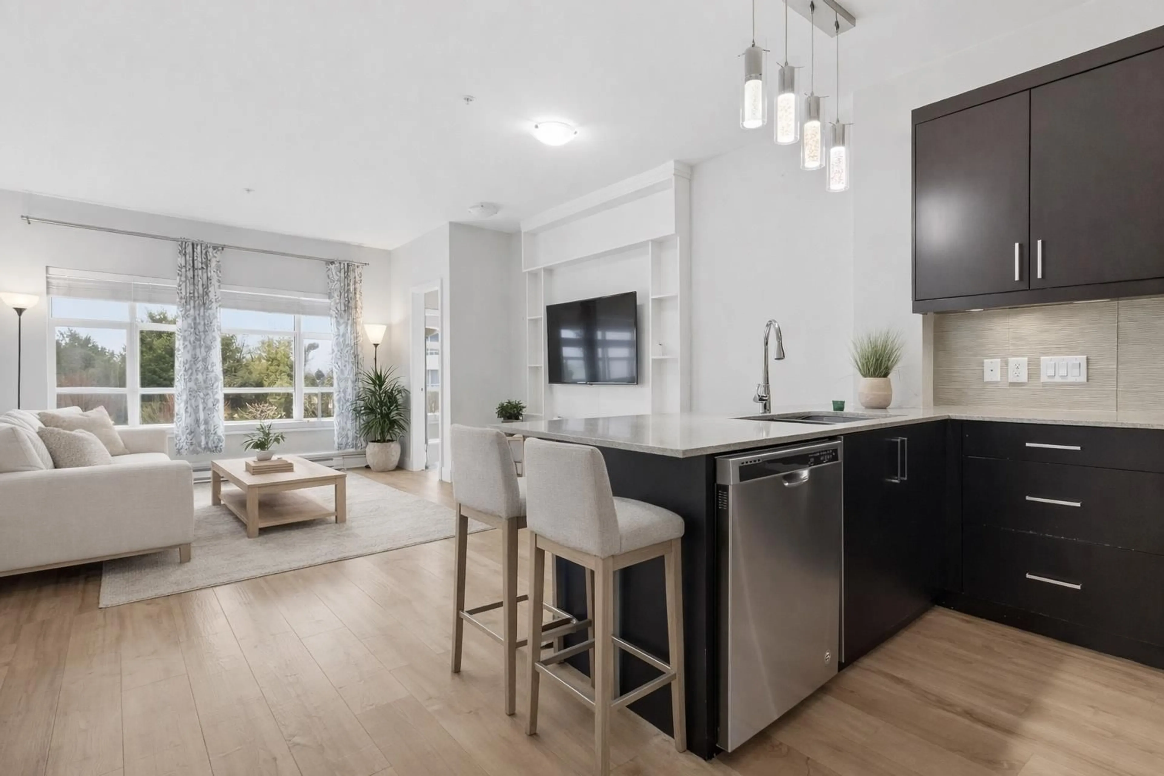 Open concept kitchen, unknown for 214 - 9015 120 STREET, Delta British Columbia V4C0E3