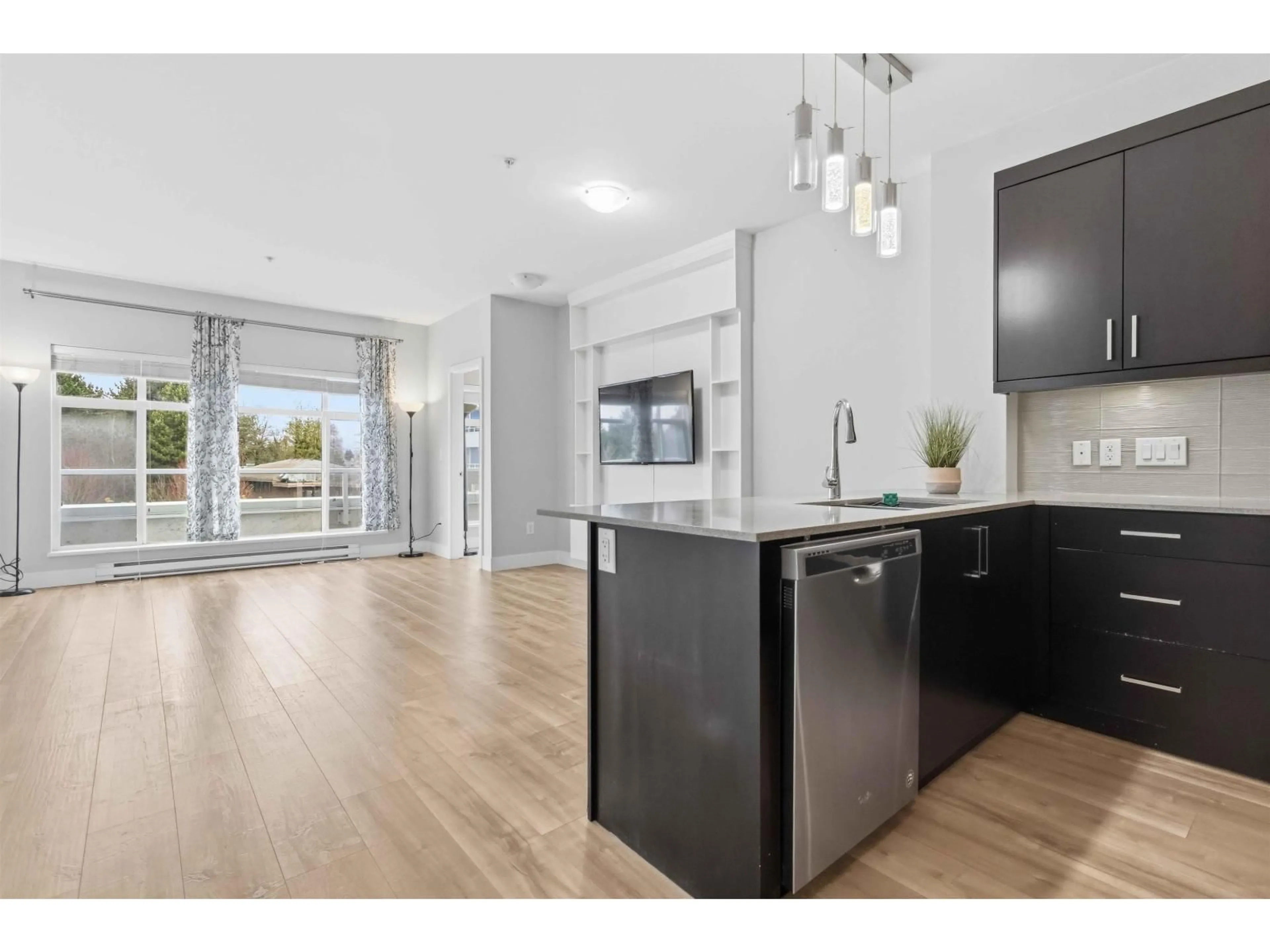 Open concept kitchen, unknown for 214 - 9015 120 STREET, Delta British Columbia V4C0E3