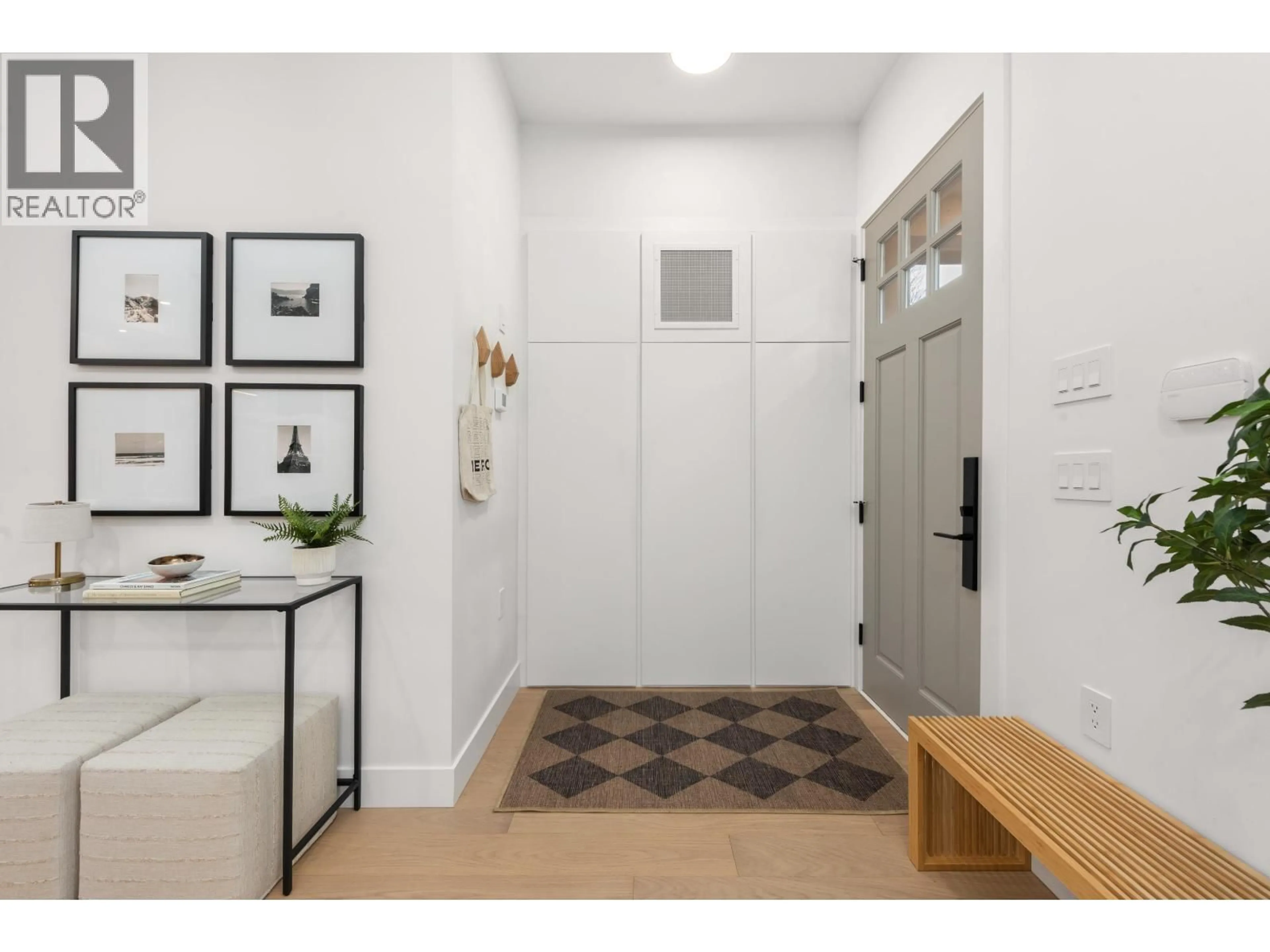 Indoor entryway for 1220 11TH AVENUE, Vancouver British Columbia V5T2G3