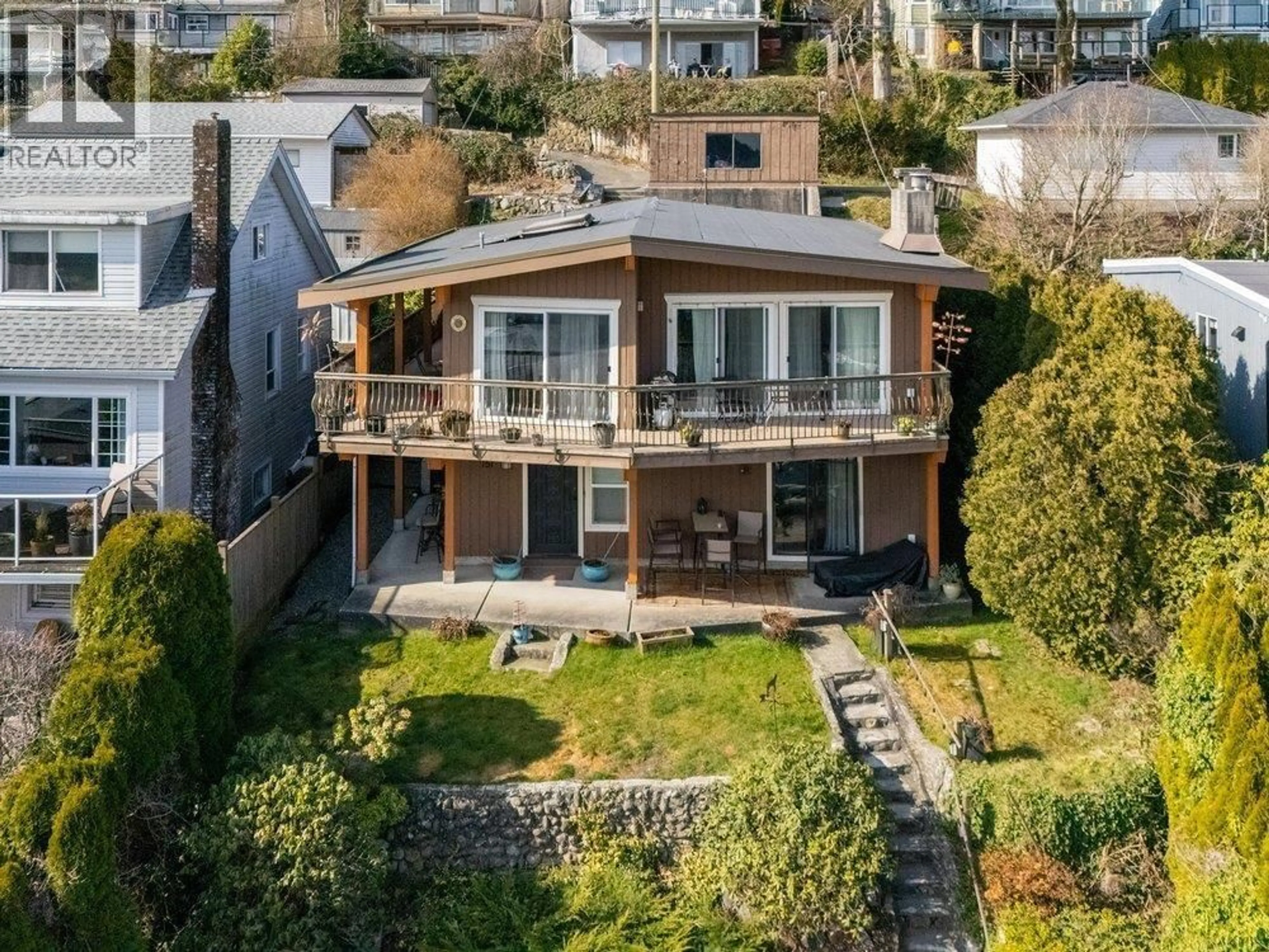 A pic from outside/outdoor area/front of a property/back of a property/a pic from drone, unknown for 151 HOLDOM AVENUE, Burnaby British Columbia V5B1K2