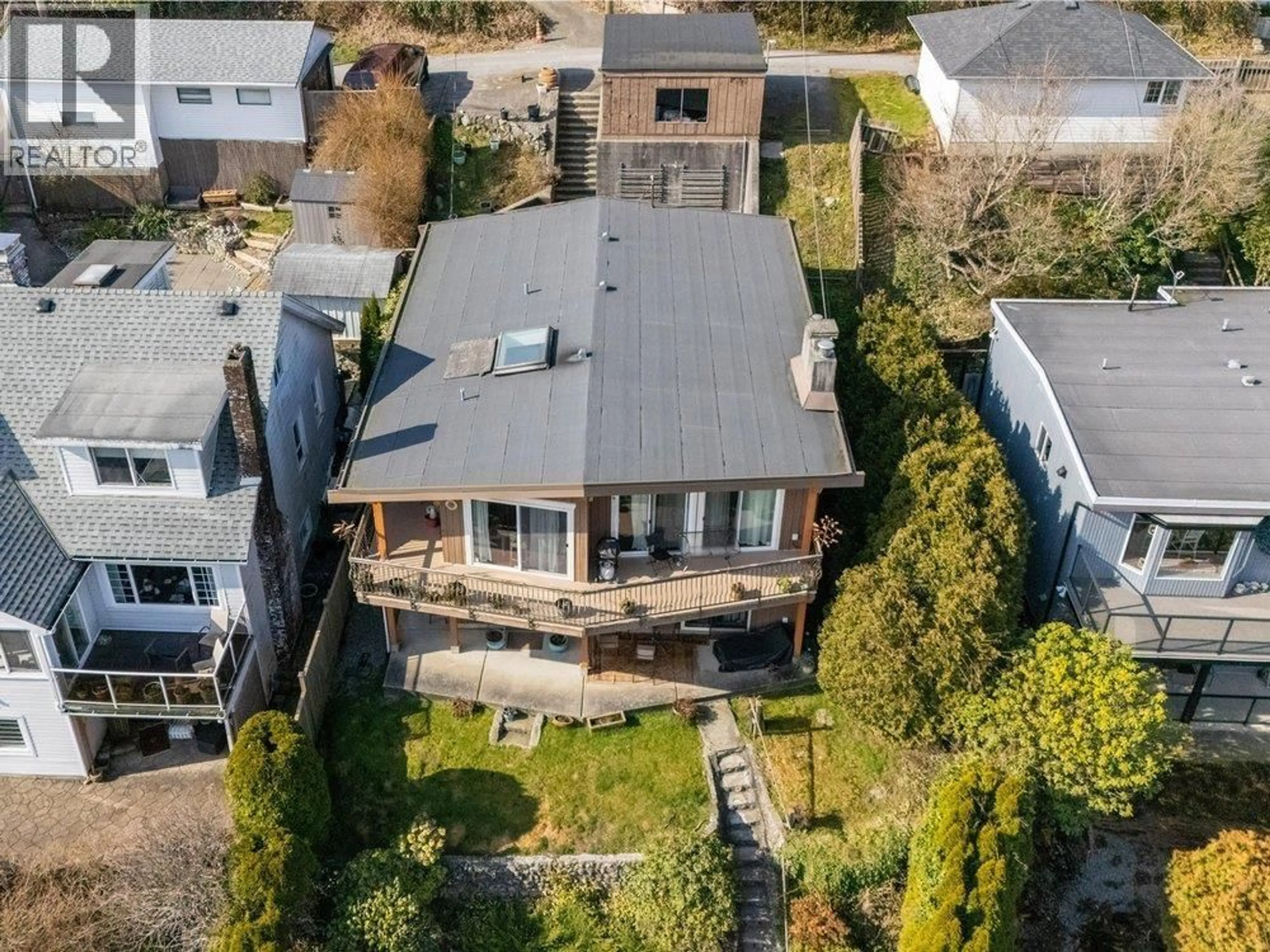 A pic from outside/outdoor area/front of a property/back of a property/a pic from drone, unknown for 151 HOLDOM AVENUE, Burnaby British Columbia V5B1K2