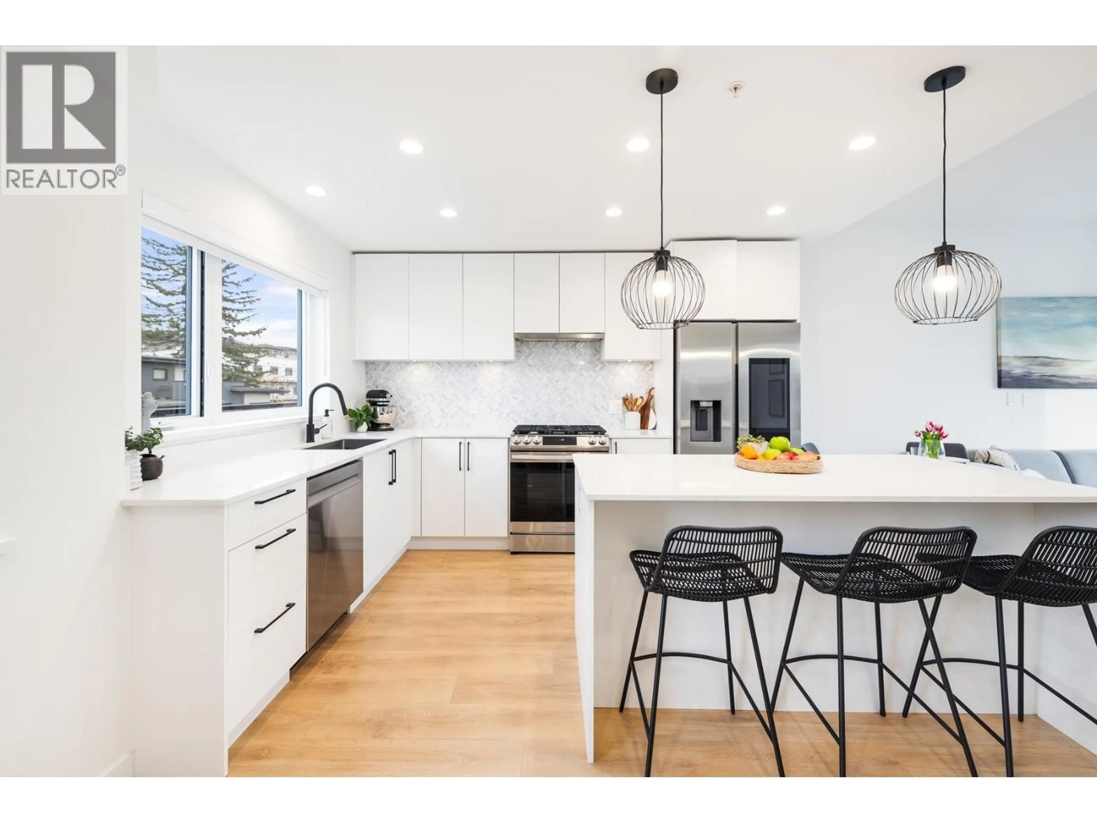 Open concept kitchen, unknown for 444 - 545 2ND STREET, North Vancouver British Columbia V7L1E1