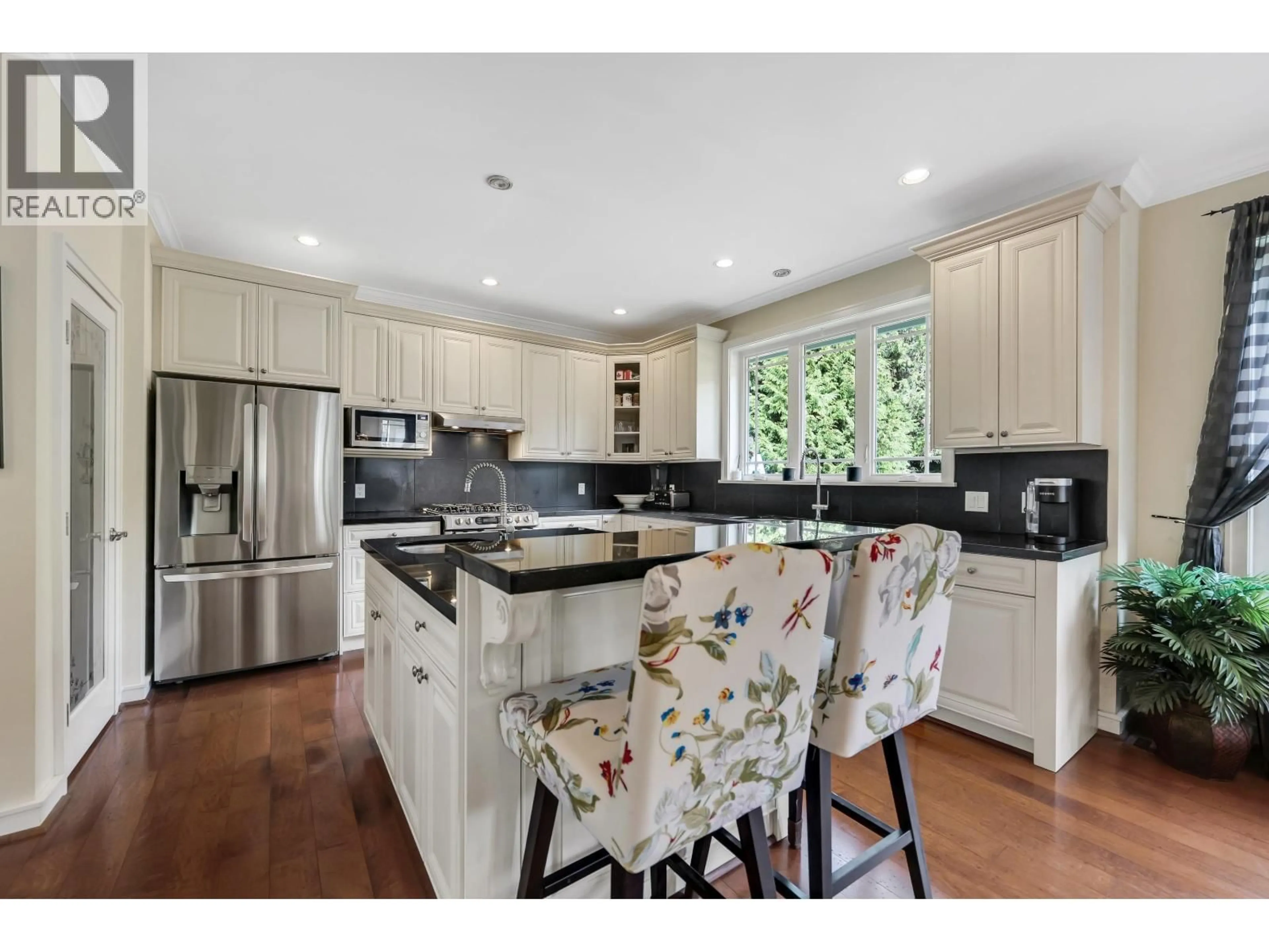 Open concept kitchen, unknown for 1012 CONDOR PLACE, Squamish British Columbia V8B0P4