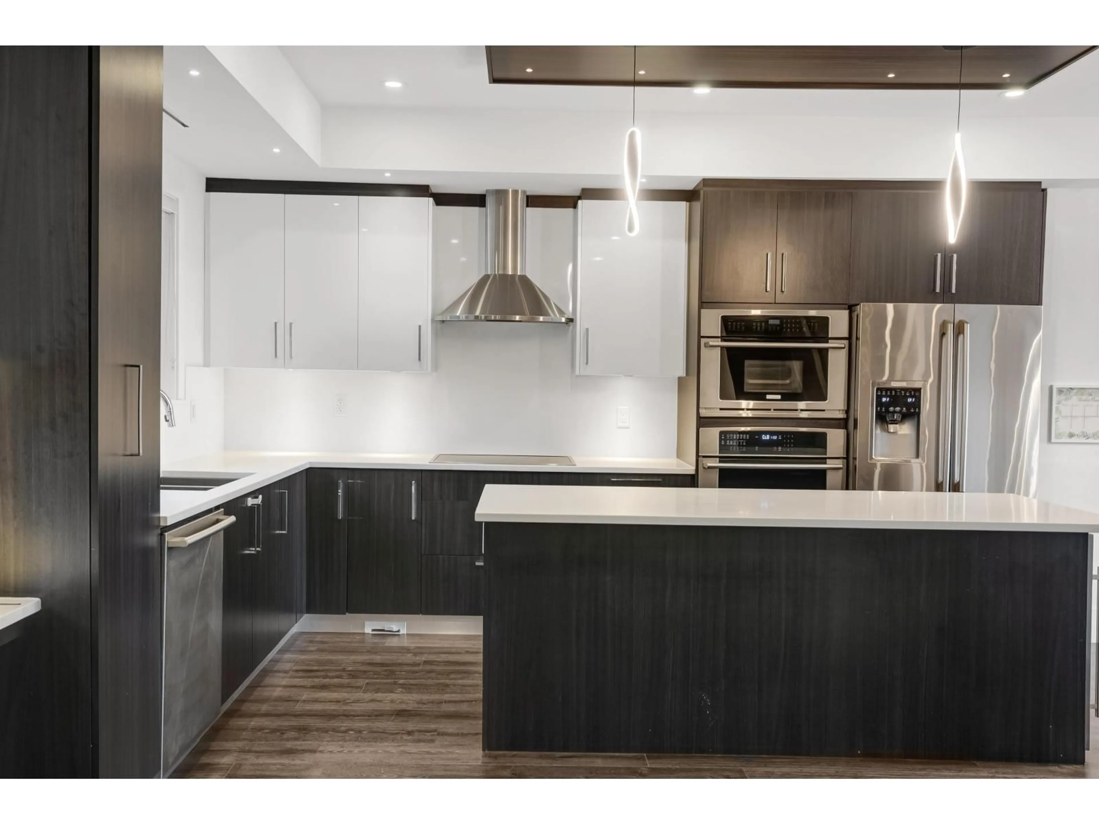 Contemporary kitchen, wood/laminate floor for 49 - 15177 60 AVENUE, Surrey British Columbia V3S7B3