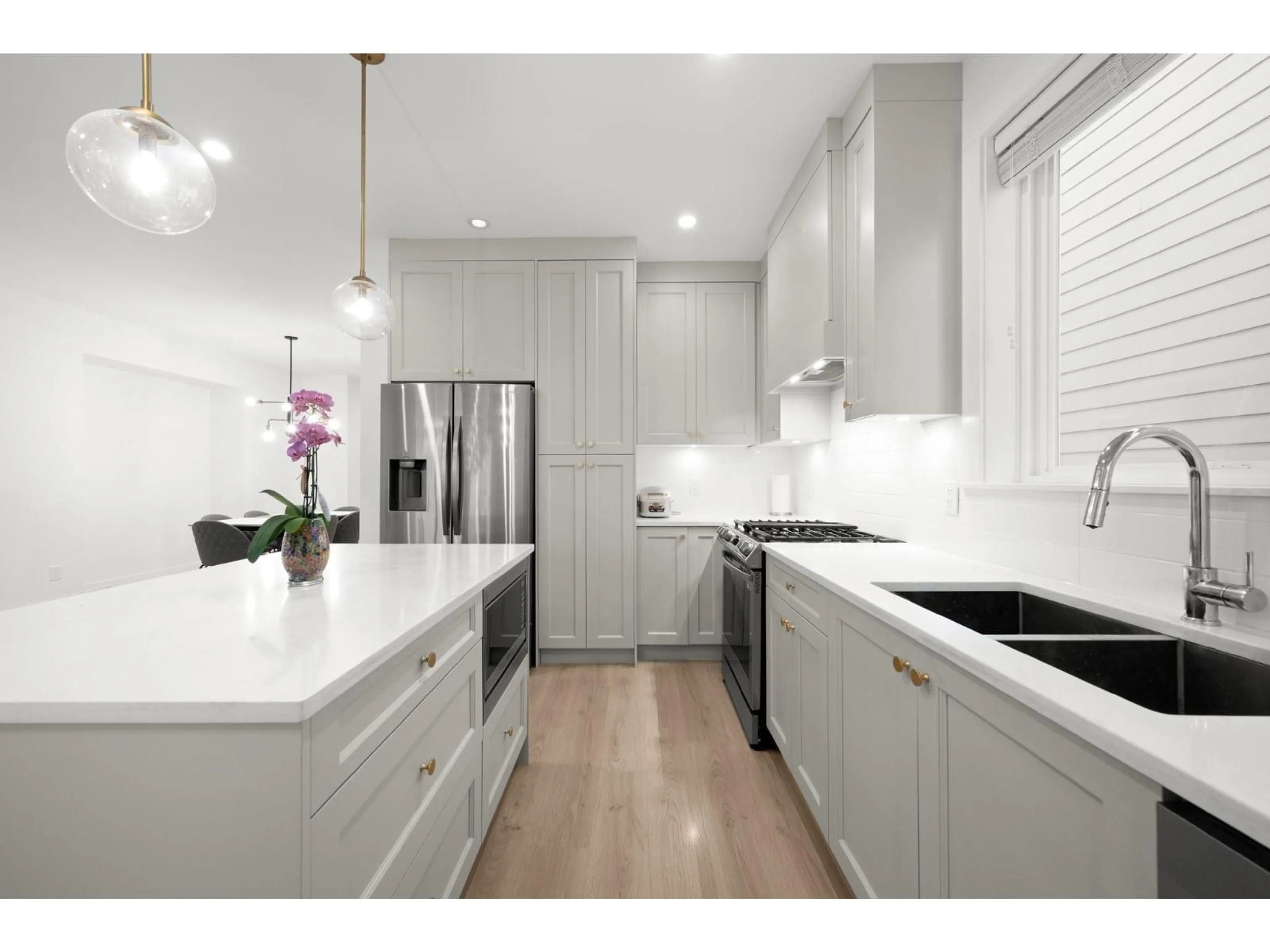 Contemporary kitchen, unknown for 16782 21A AVENUE, Surrey British Columbia V3Z0M3