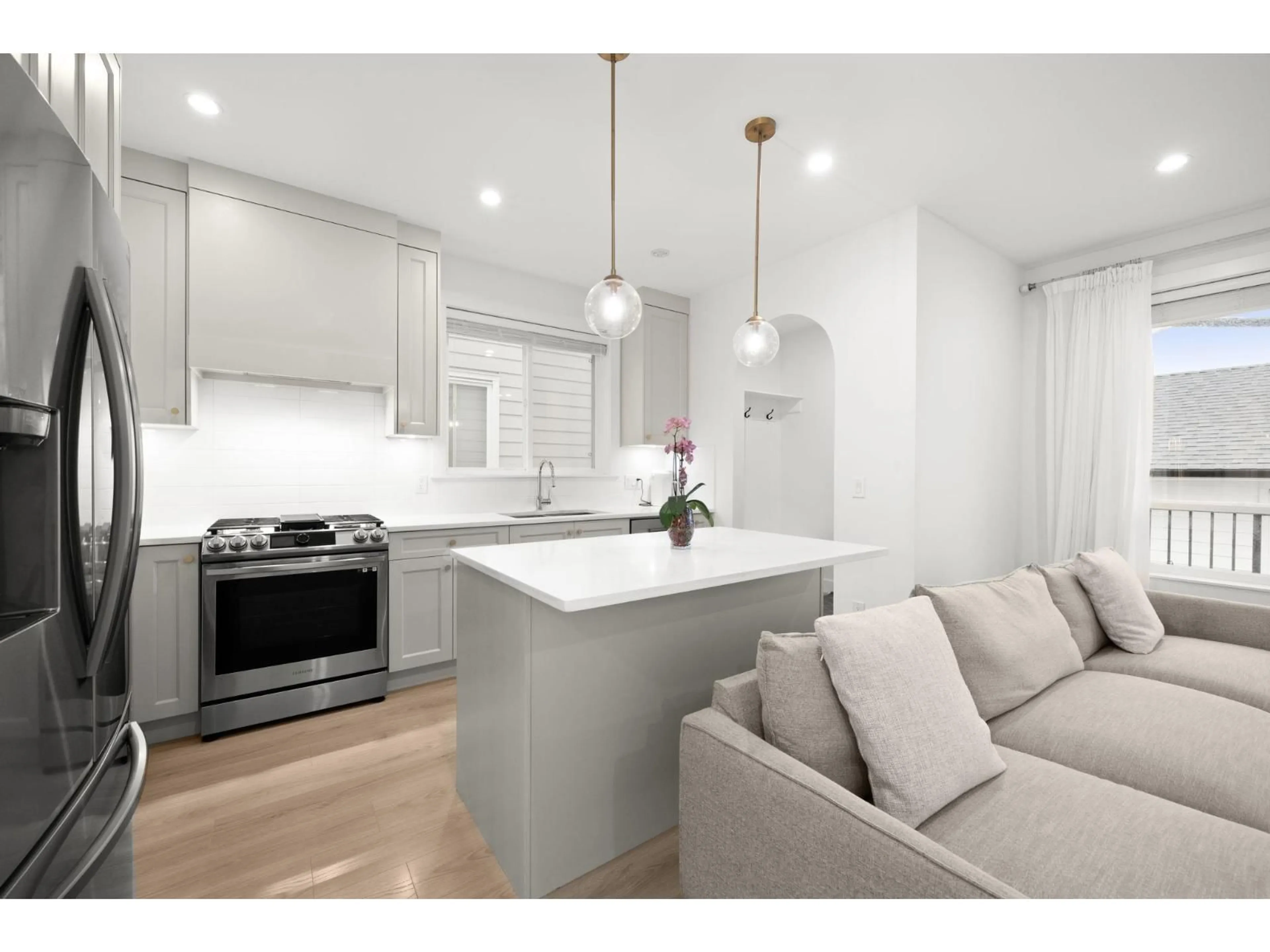 Open concept kitchen, unknown for 16782 21A AVENUE, Surrey British Columbia V3Z0M3