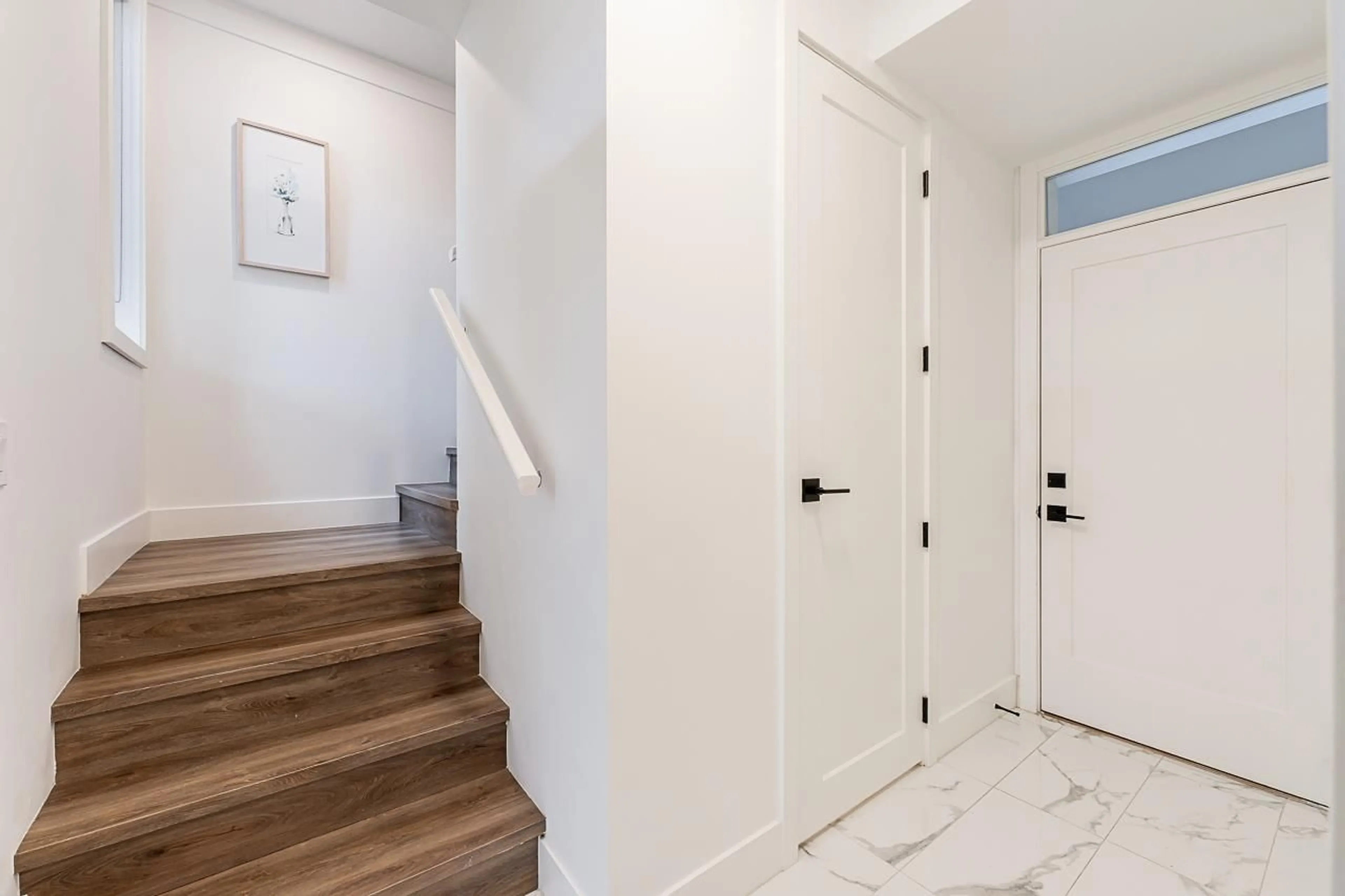 Indoor entryway for 13 - 20763 76 AVENUE, Langley British Columbia V2Y3N8