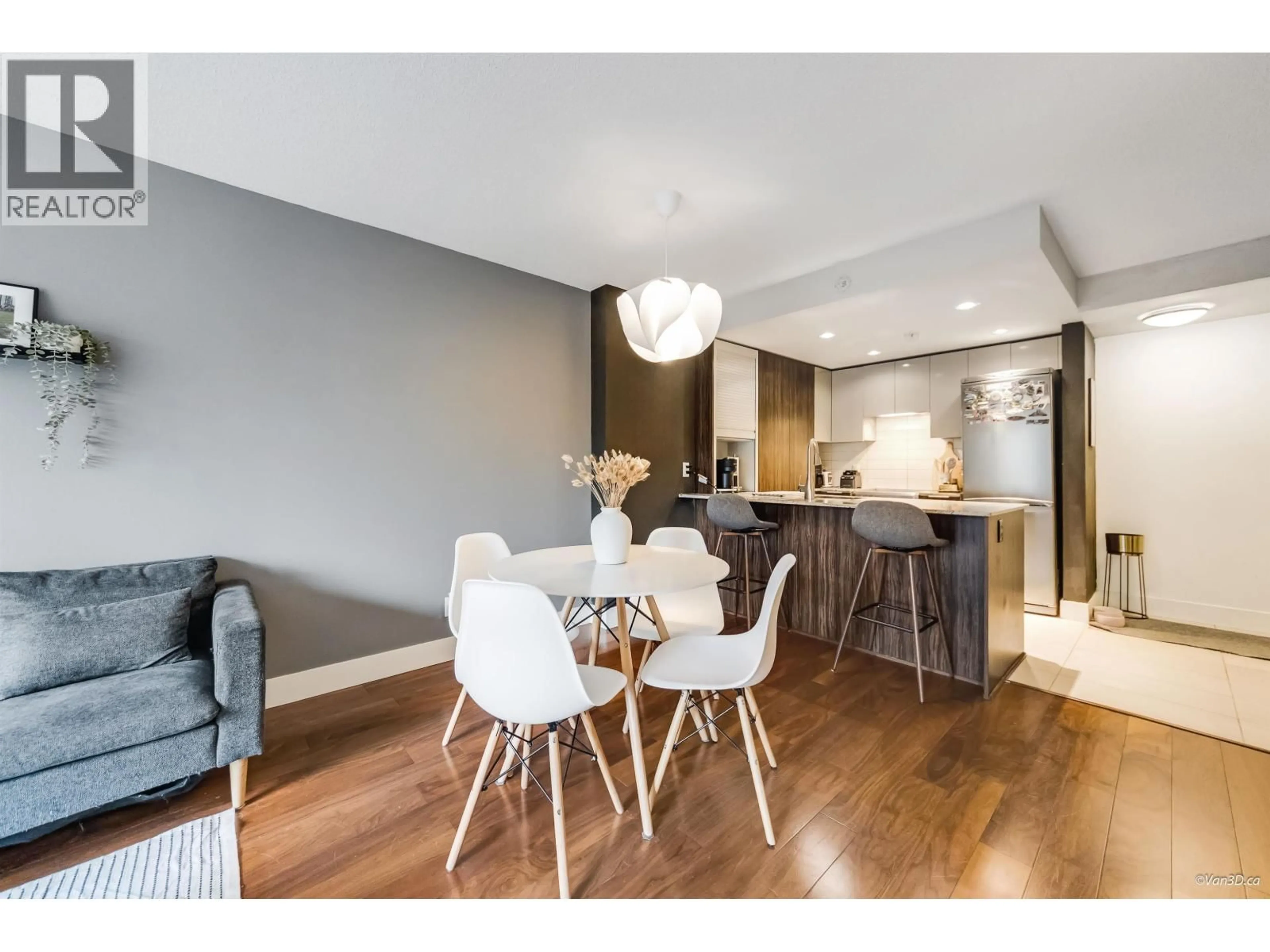 Open concept kitchen, wood/laminate floor for 213 - 1088 RICHARDS STREET, Vancouver British Columbia V6B0J8