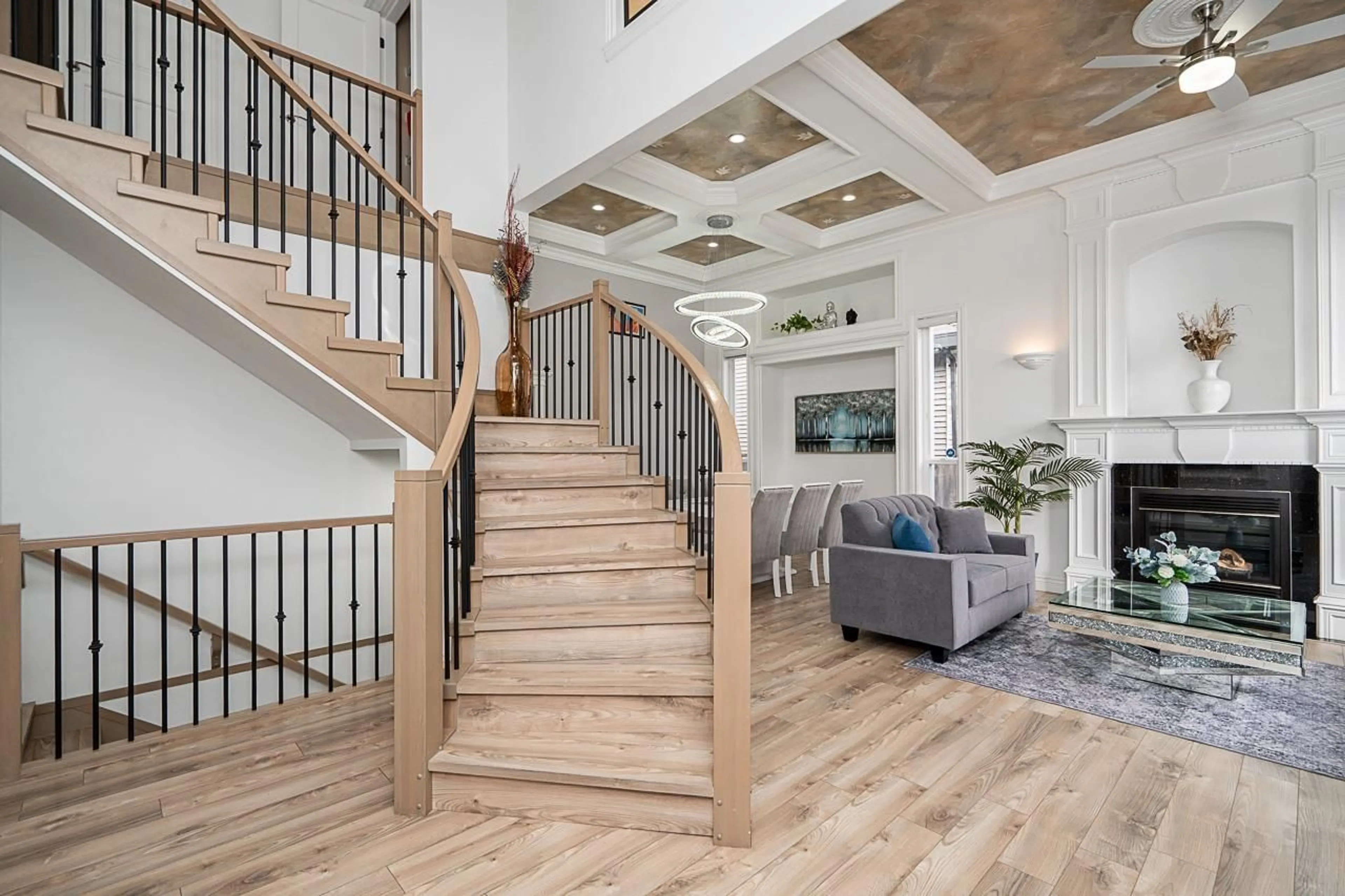 Indoor entryway for 12761 60A AVENUE, Surrey British Columbia V3X0A1