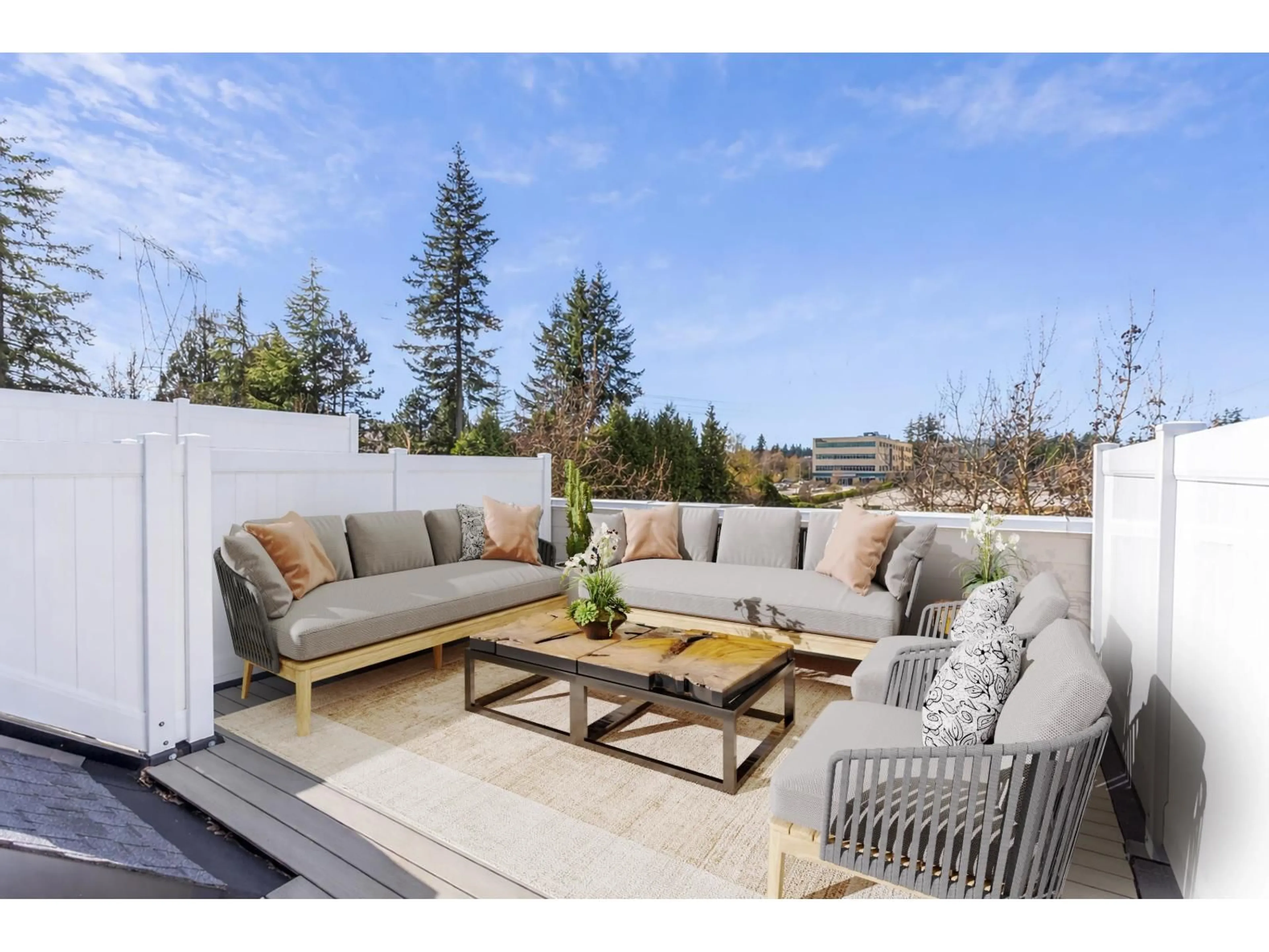 Patio, mountain view for 3 - 15833 26 AVENUE, Surrey British Columbia V3Z2X5