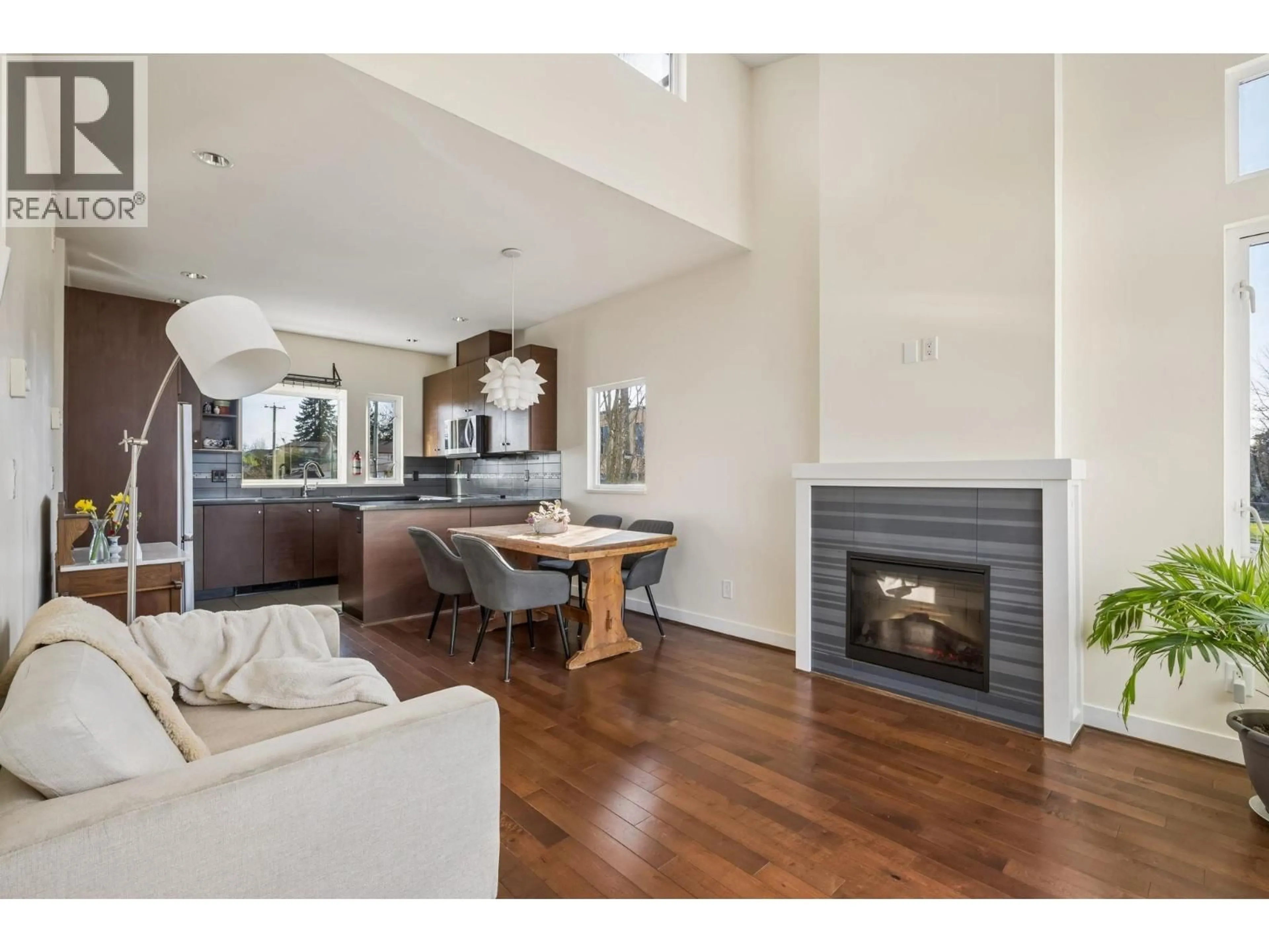 Open concept kitchen, wood/laminate floor for 18 - 3788 LAUREL STREET, Burnaby British Columbia V5G1M7