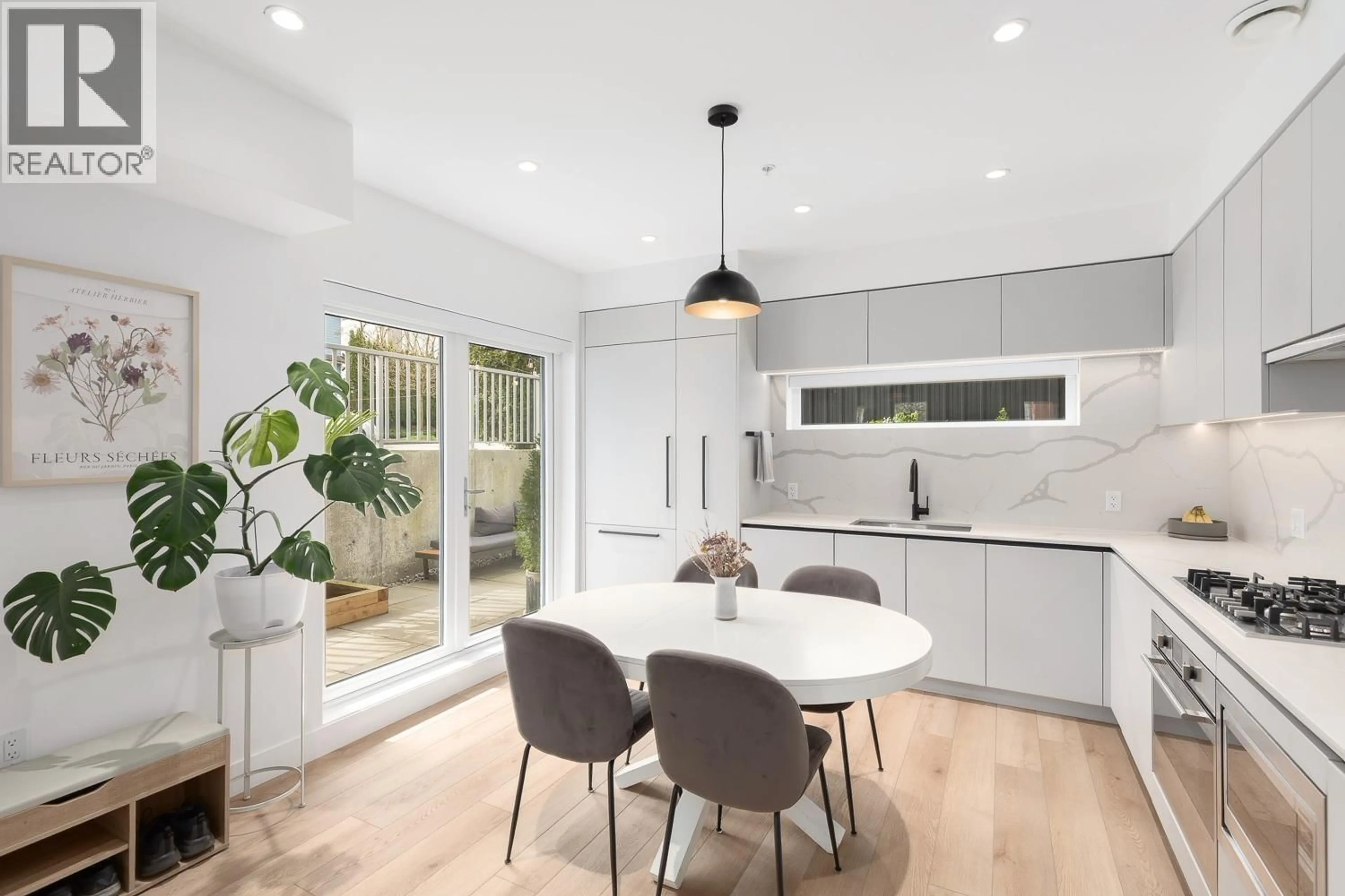 Contemporary kitchen, unknown for 101 - 239 16TH AVENUE, Vancouver British Columbia V5T2T5