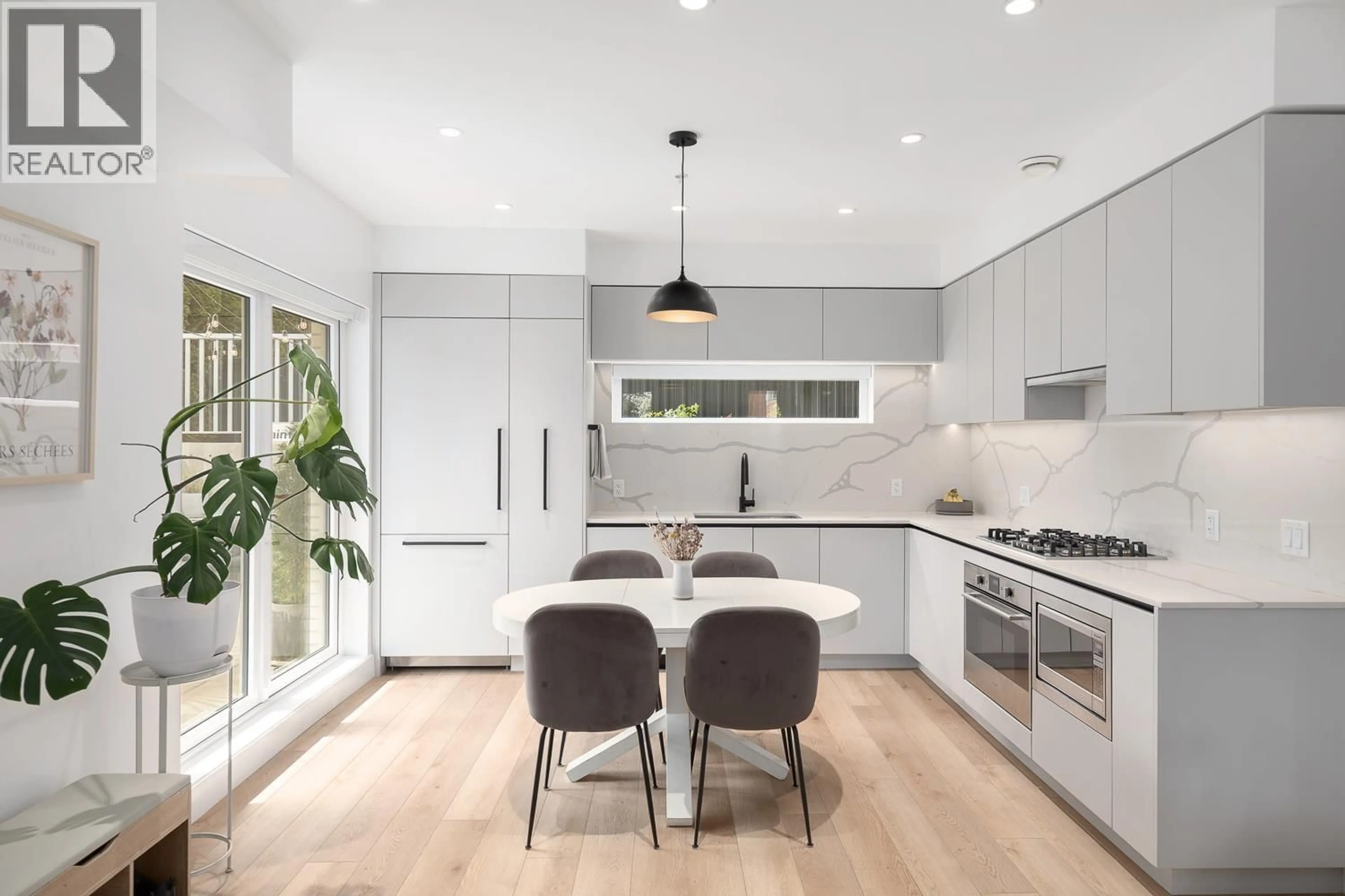 Contemporary kitchen, unknown for 101 - 239 16TH AVENUE, Vancouver British Columbia V5T2T5