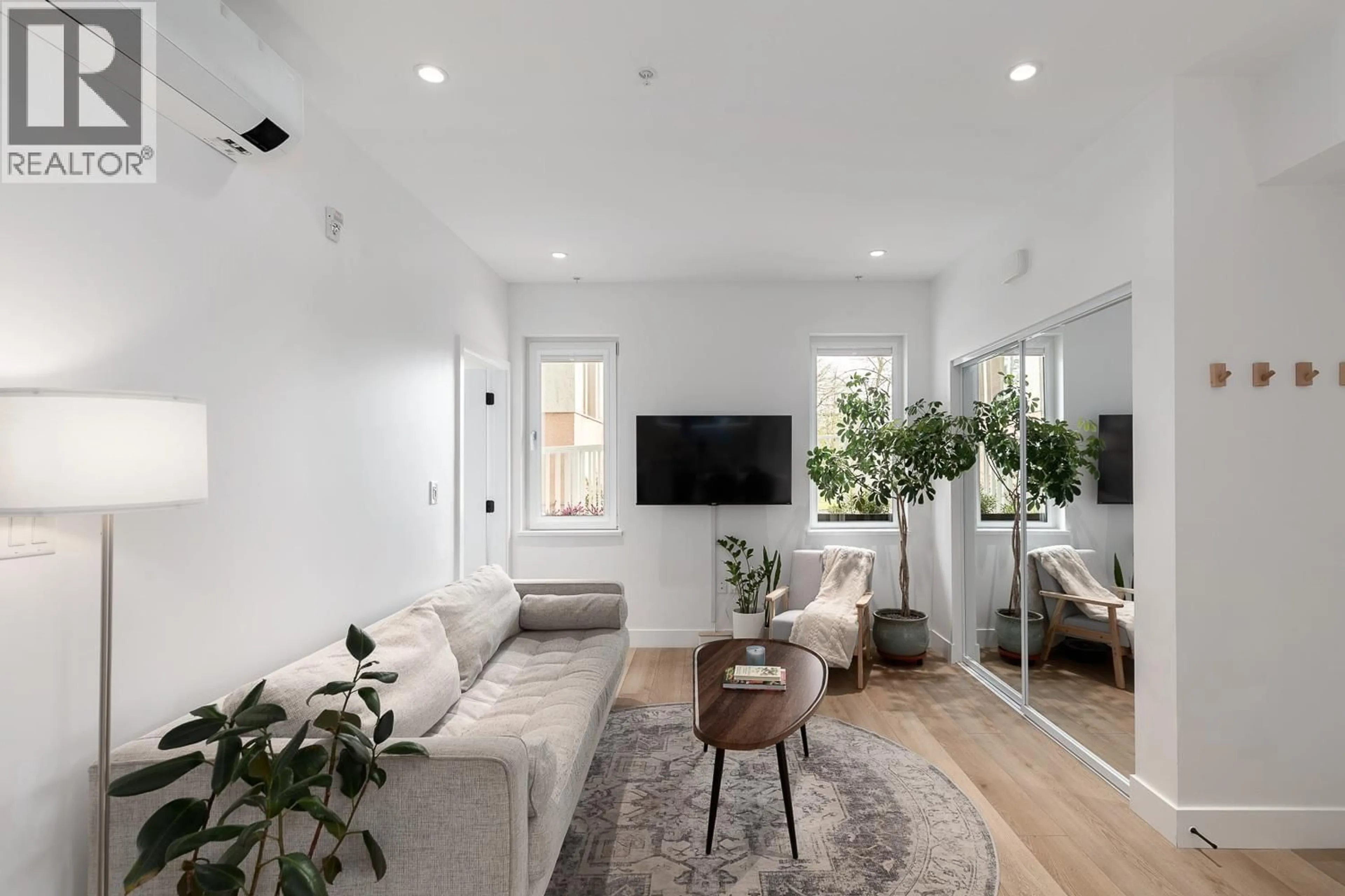 Living room with furniture, unknown for 101 - 239 16TH AVENUE, Vancouver British Columbia V5T2T5