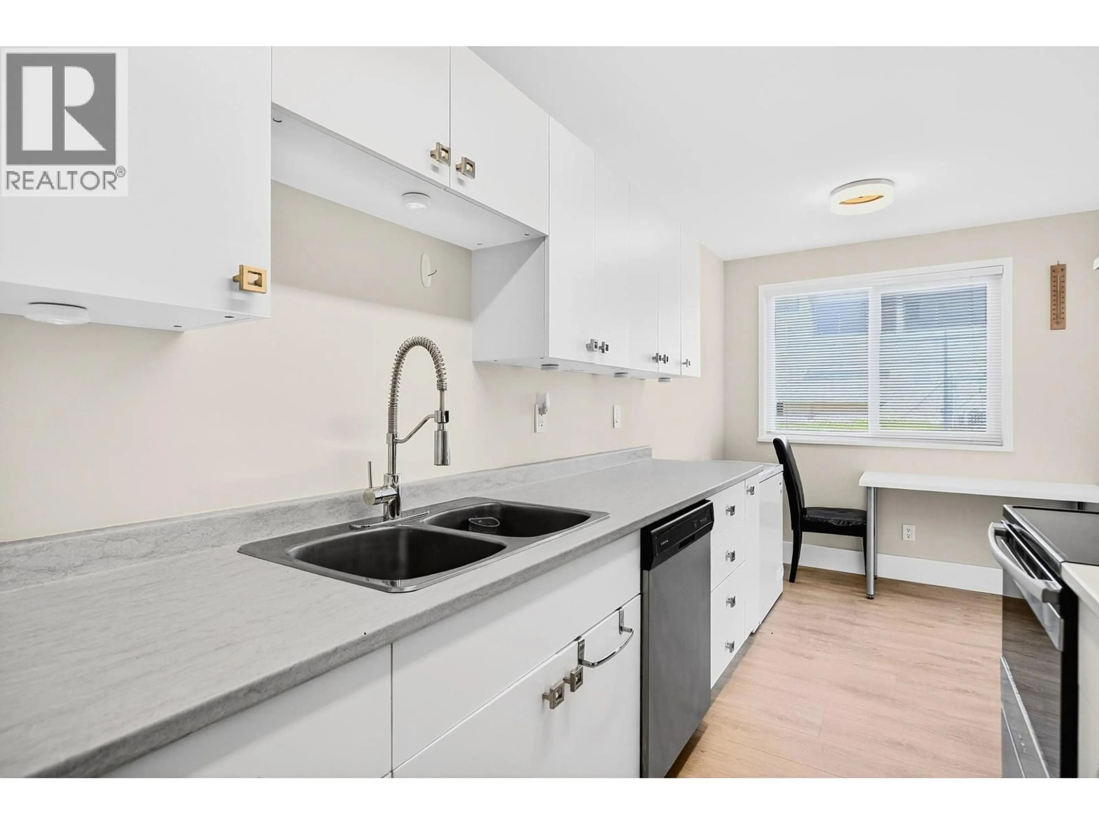 Standard kitchen, ceramic/tile floor for 107 - 12096 222 STREET, Maple Ridge British Columbia V2X5W1