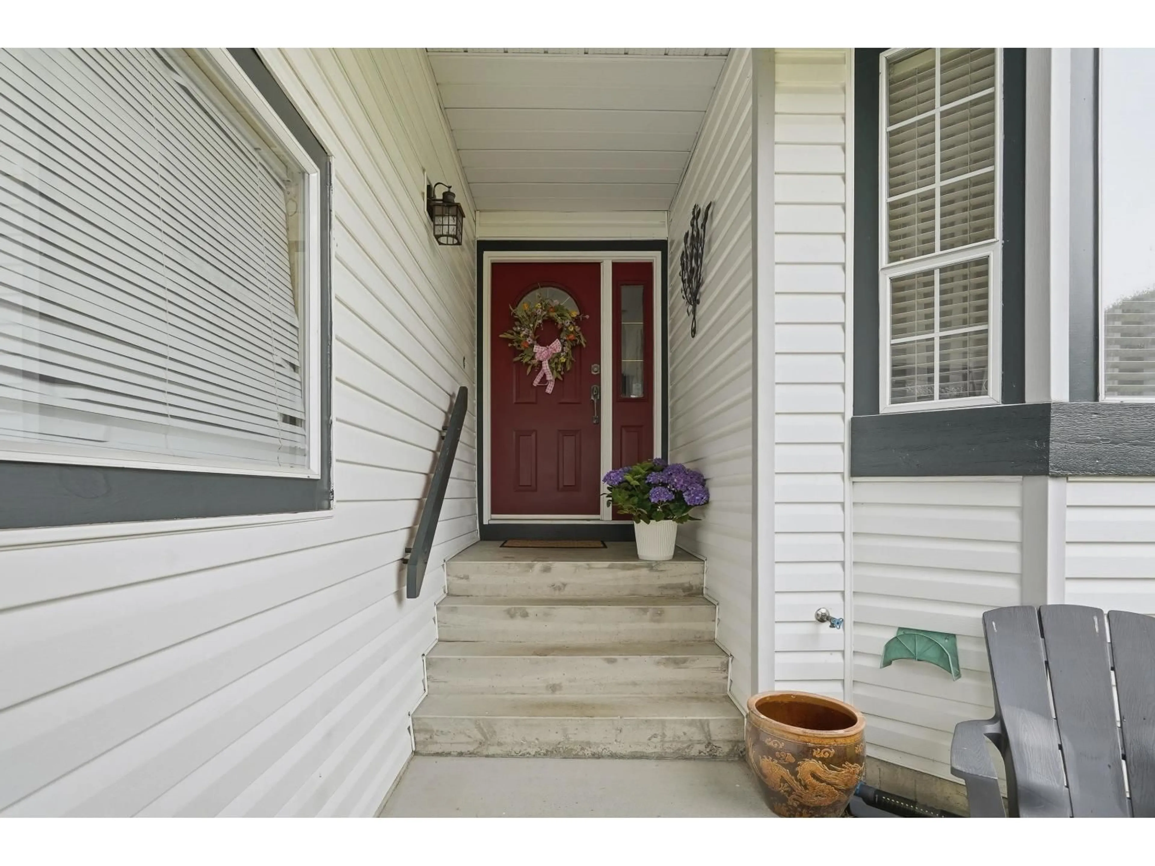 Indoor entryway for 12316 SOUTHPARK CRESCENT, Surrey British Columbia V3X2C1