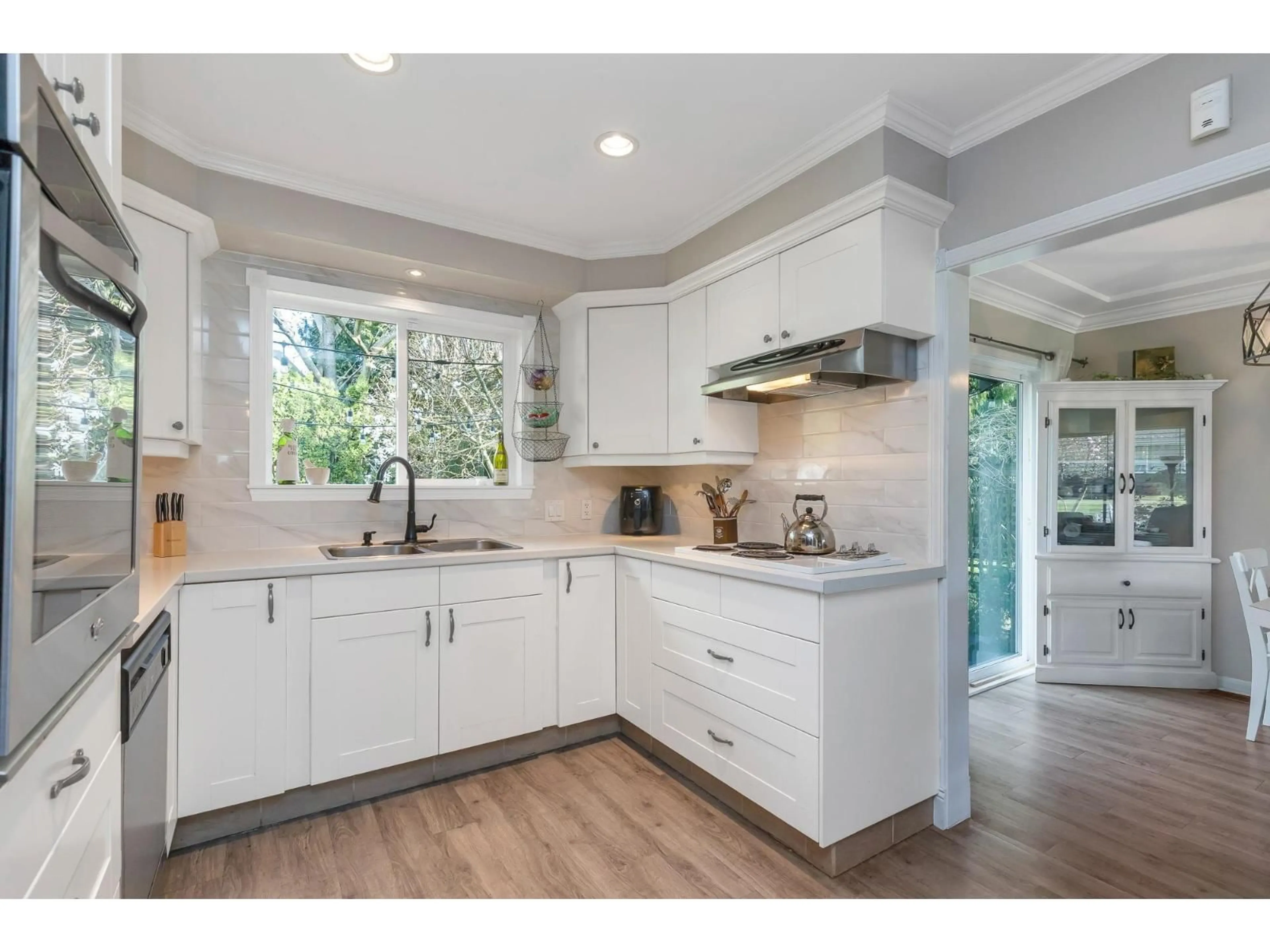 Open concept kitchen, unknown for 33715 MAYFAIR AVENUE, Abbotsford British Columbia V2S1P7