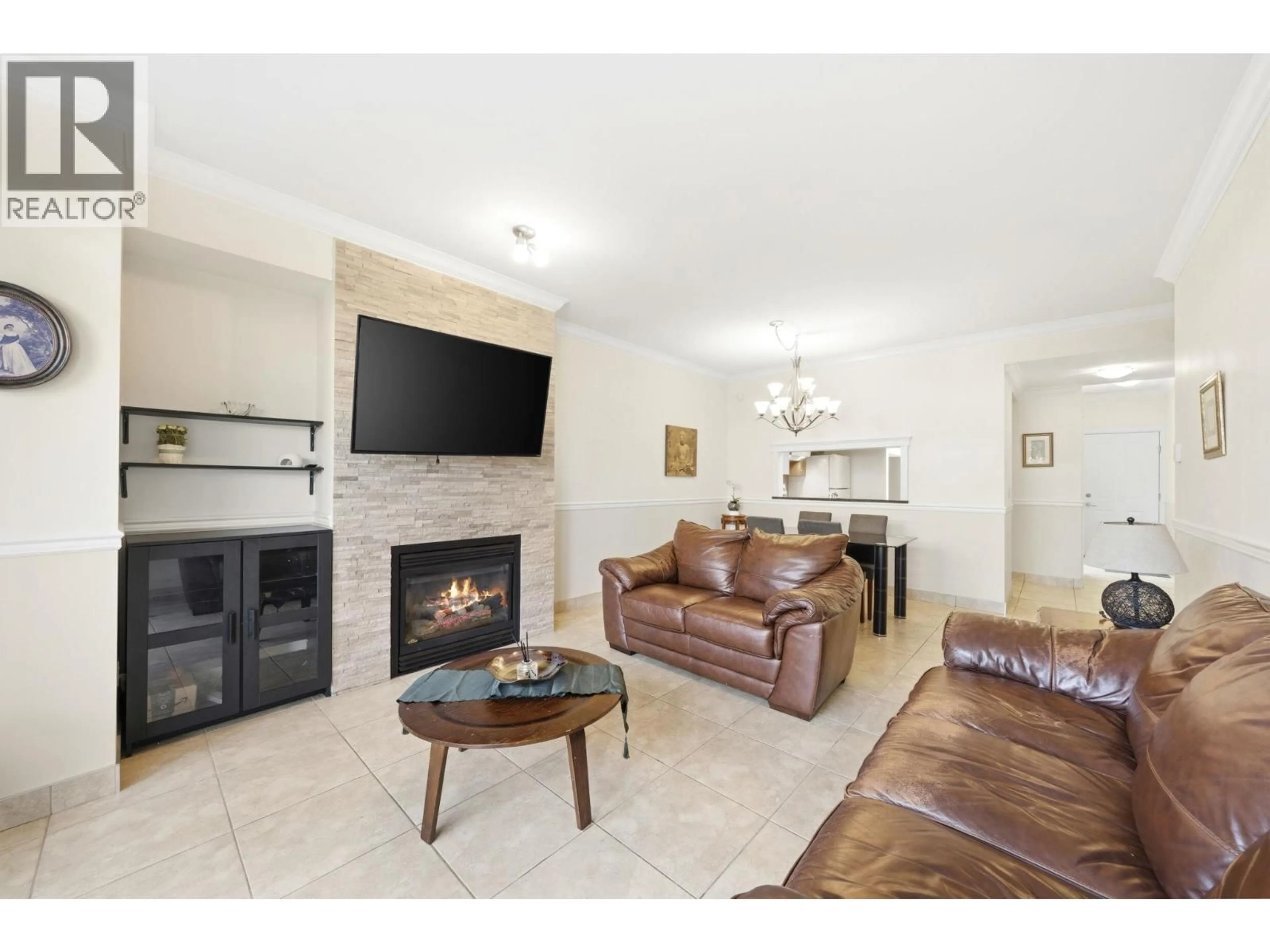 Living room with furniture, ceramic/tile floor for 4 - 1203 MADISON AVENUE, Burnaby British Columbia V5C6R9