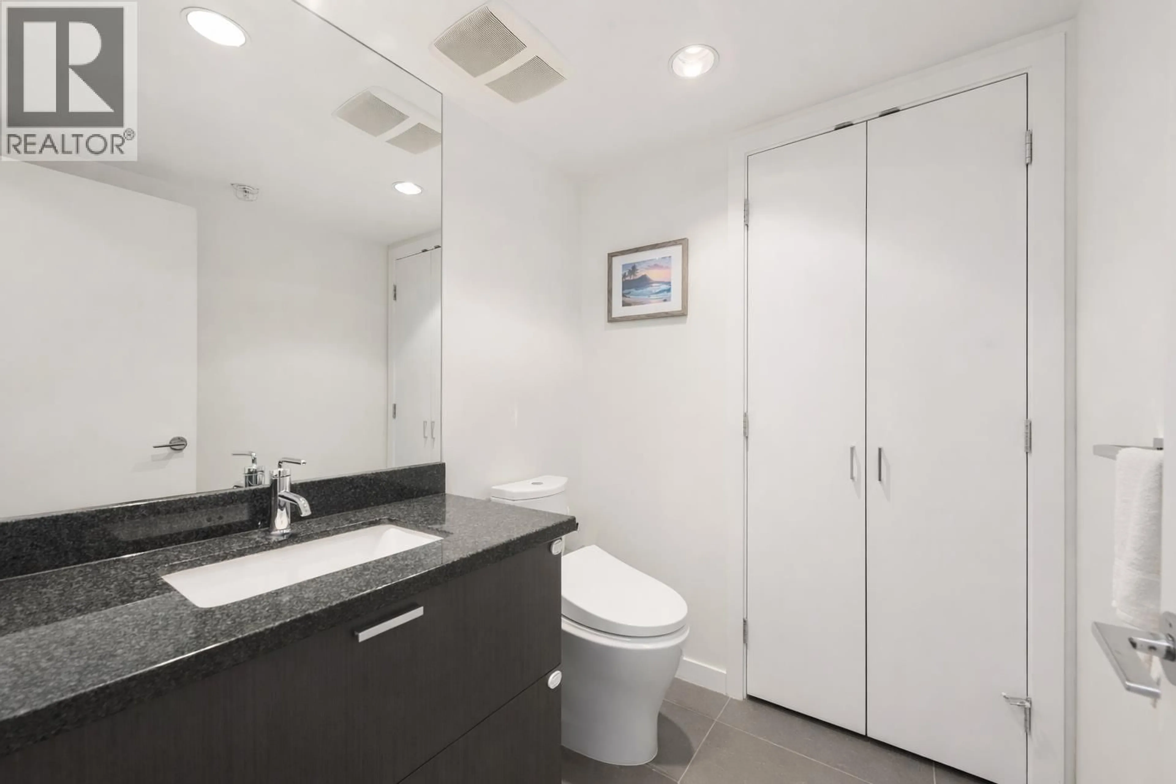 Standard bathroom, unknown for 103 - 2232 DOUGLAS ROAD, Burnaby British Columbia V5C0G9