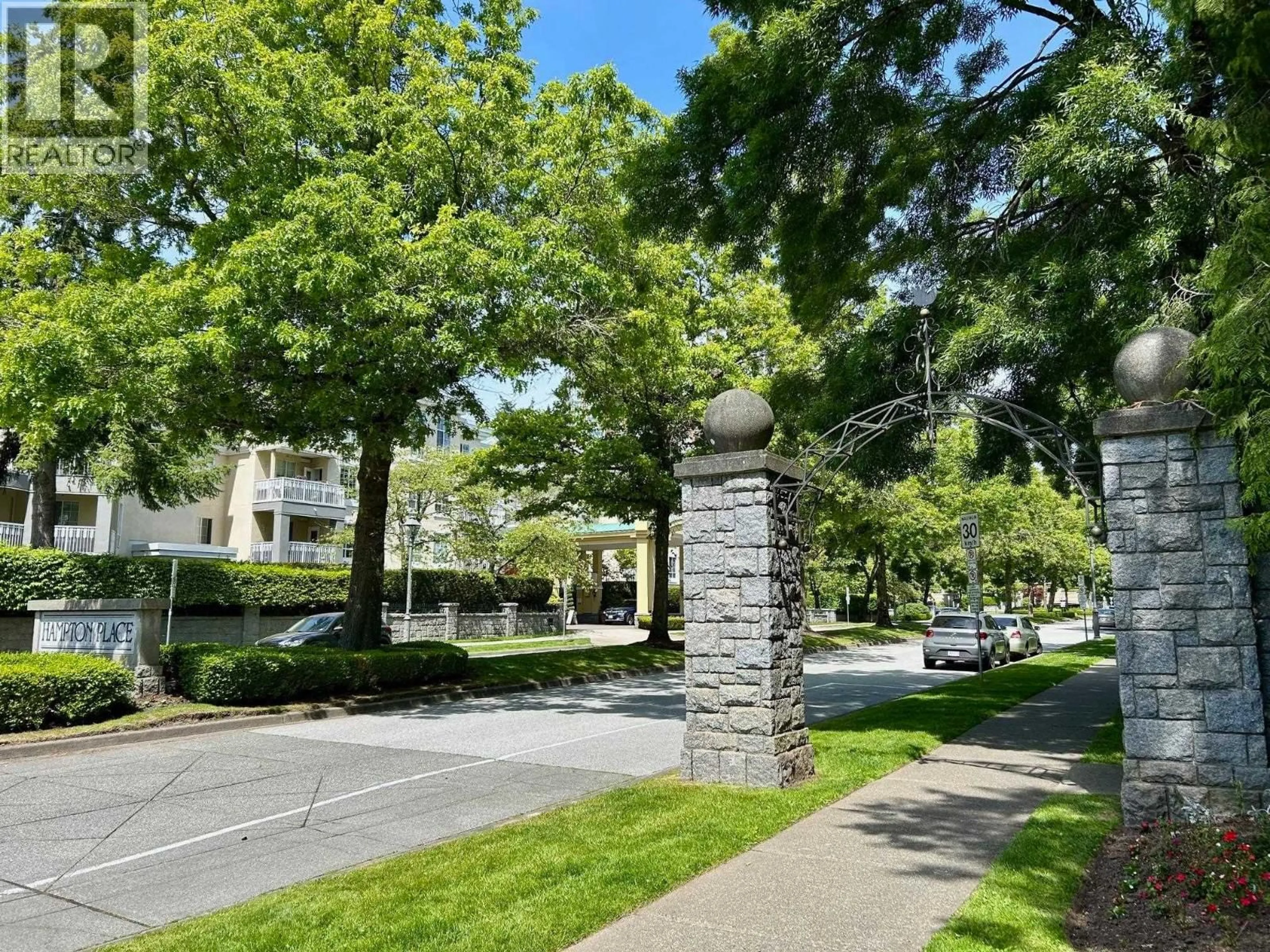 Indoor foyer for 1306 - 5639 HAMPTON PLACE, Vancouver British Columbia V6T2H6