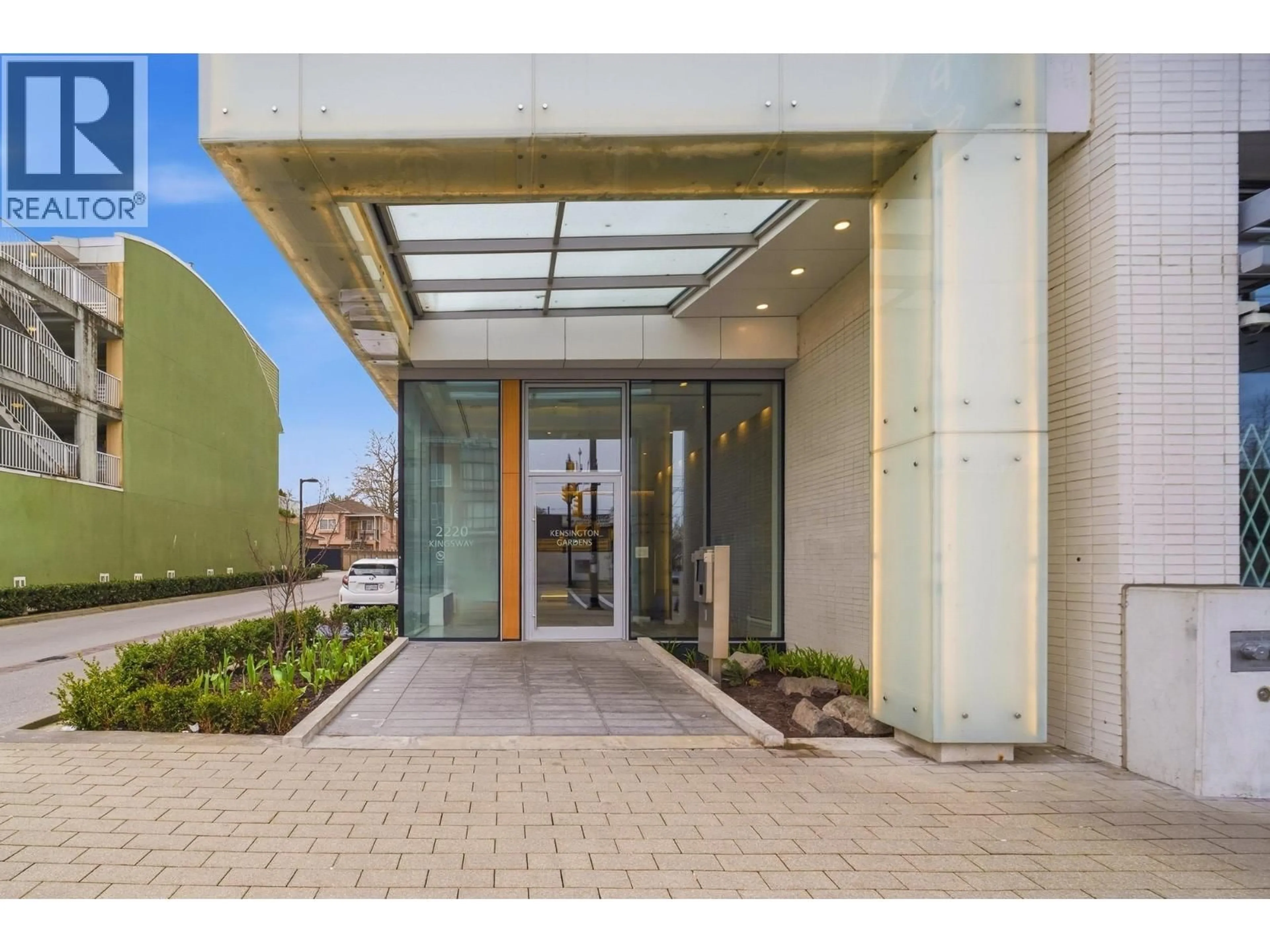 Indoor foyer for 507 - 2220 KINGSWAY, Vancouver British Columbia V5N2T7