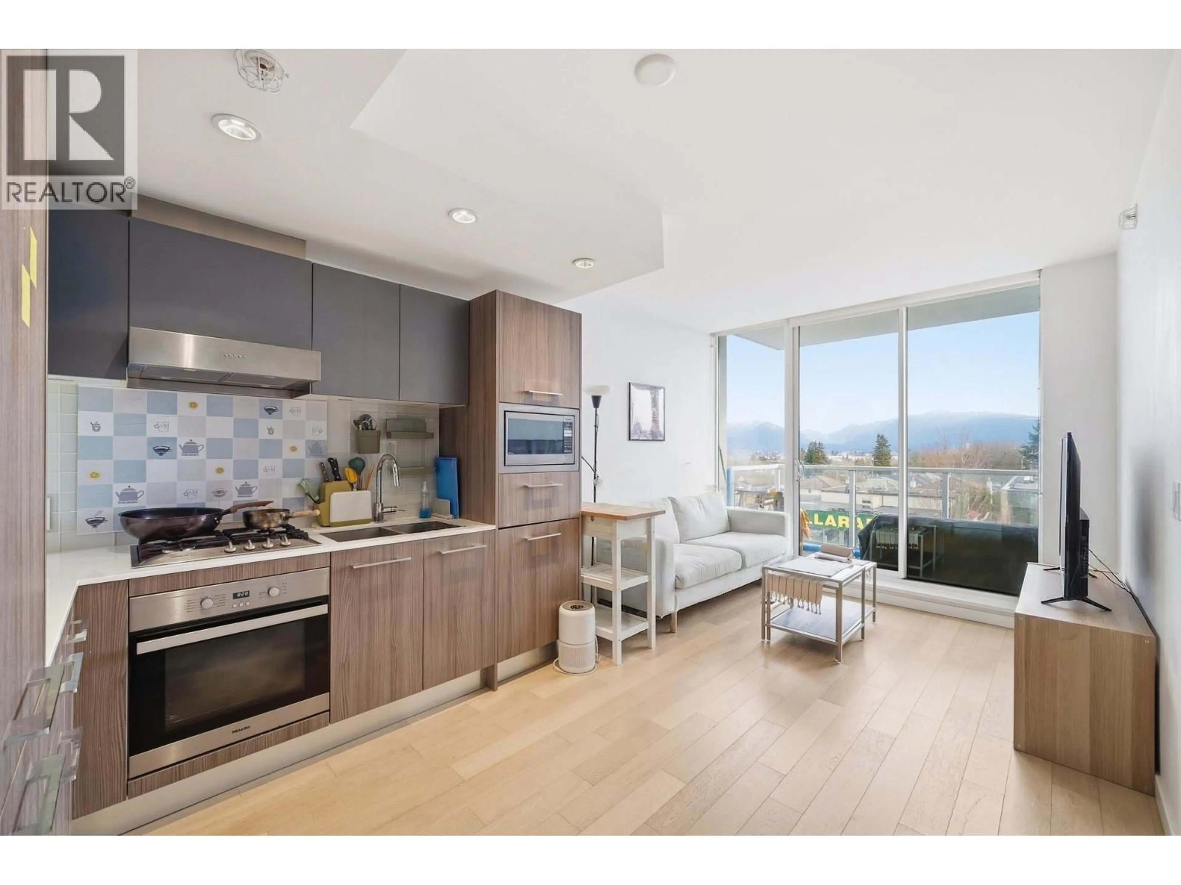 Open concept kitchen, unknown for 507 - 2220 KINGSWAY, Vancouver British Columbia V5N2T7