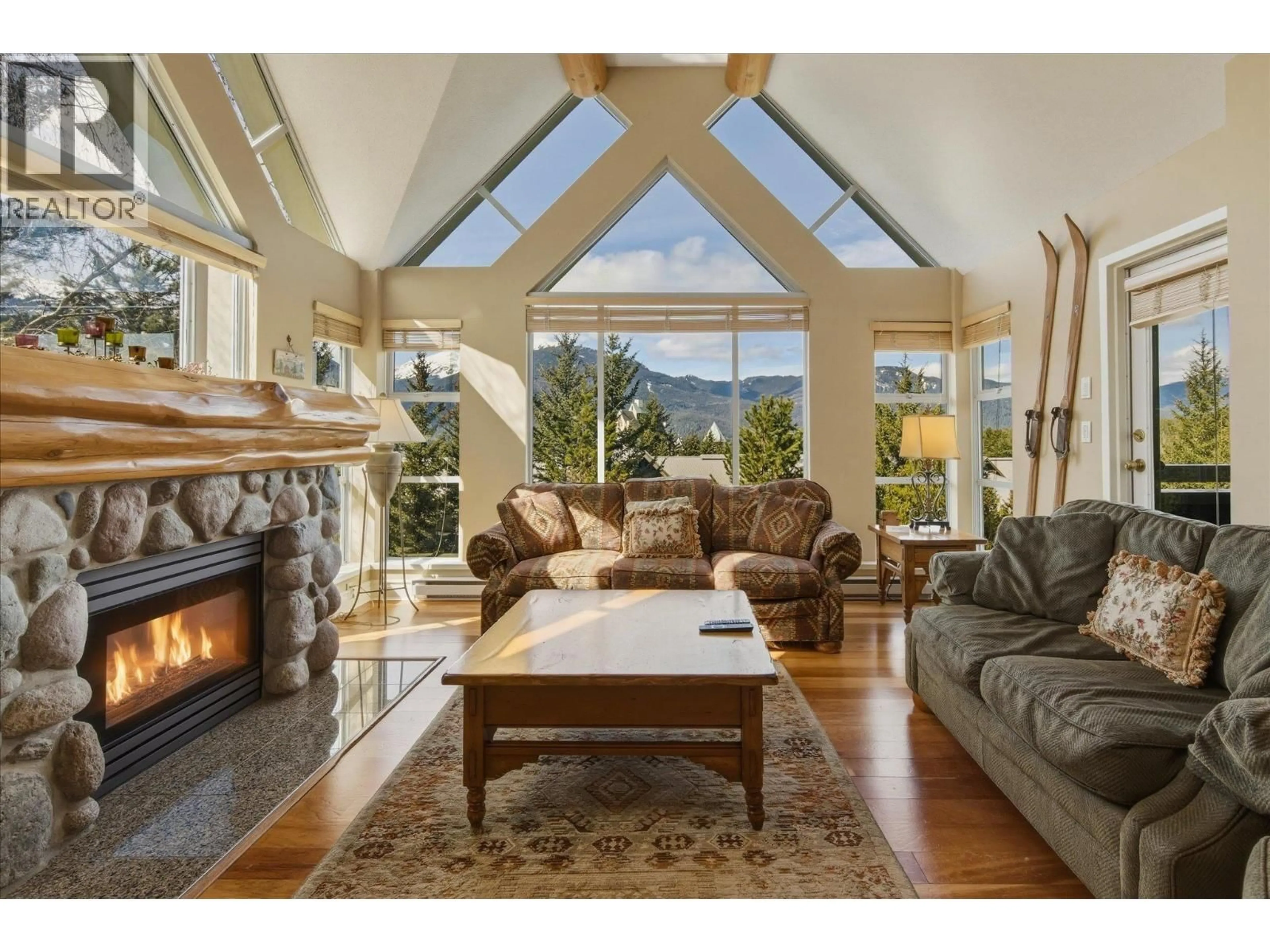 Living room with furniture, unknown for 409 - 4910 SPEARHEAD PLACE, Whistler British Columbia V0N1B4