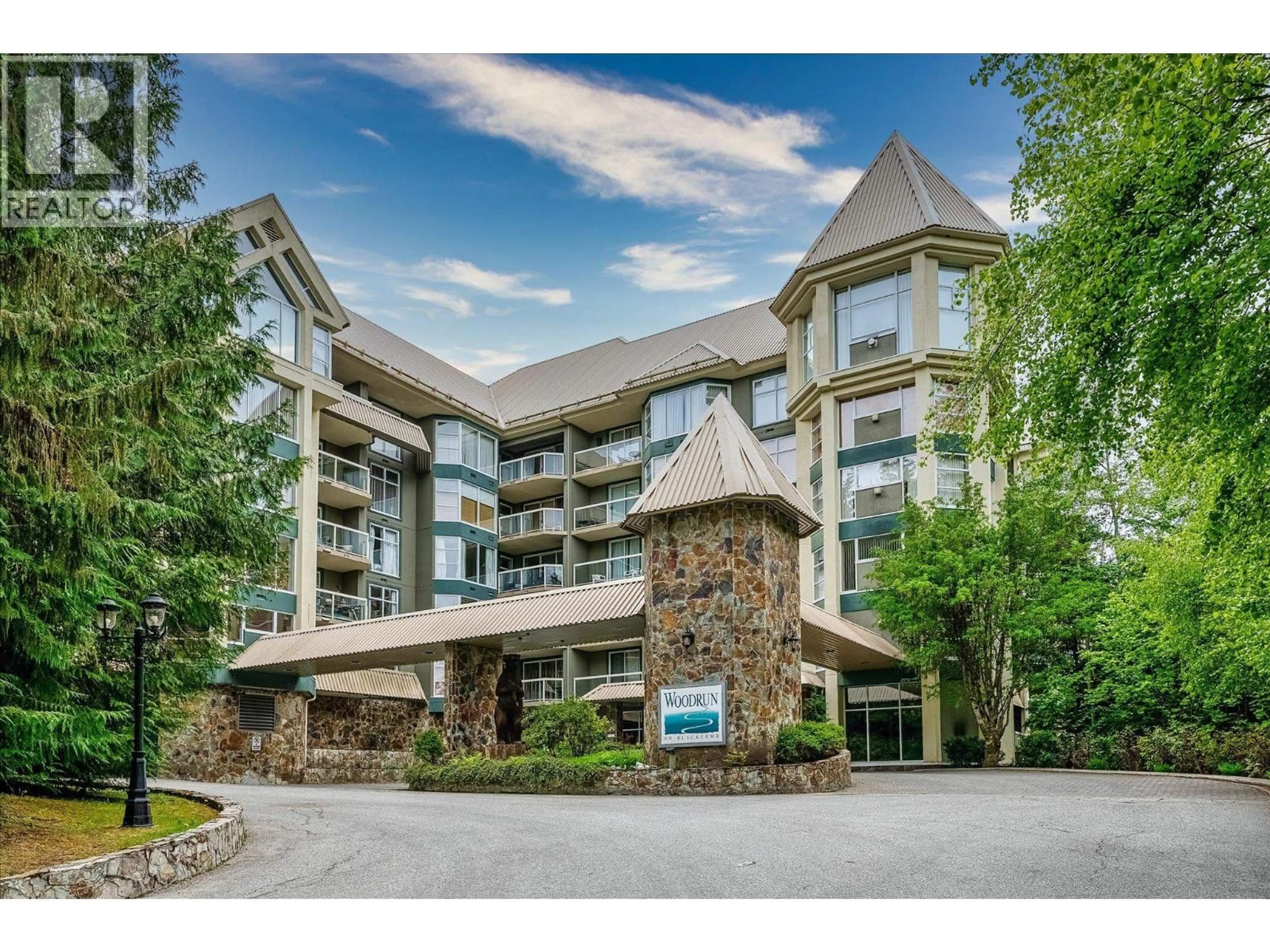 Indoor foyer for 409 - 4910 SPEARHEAD PLACE, Whistler British Columbia V0N1B4