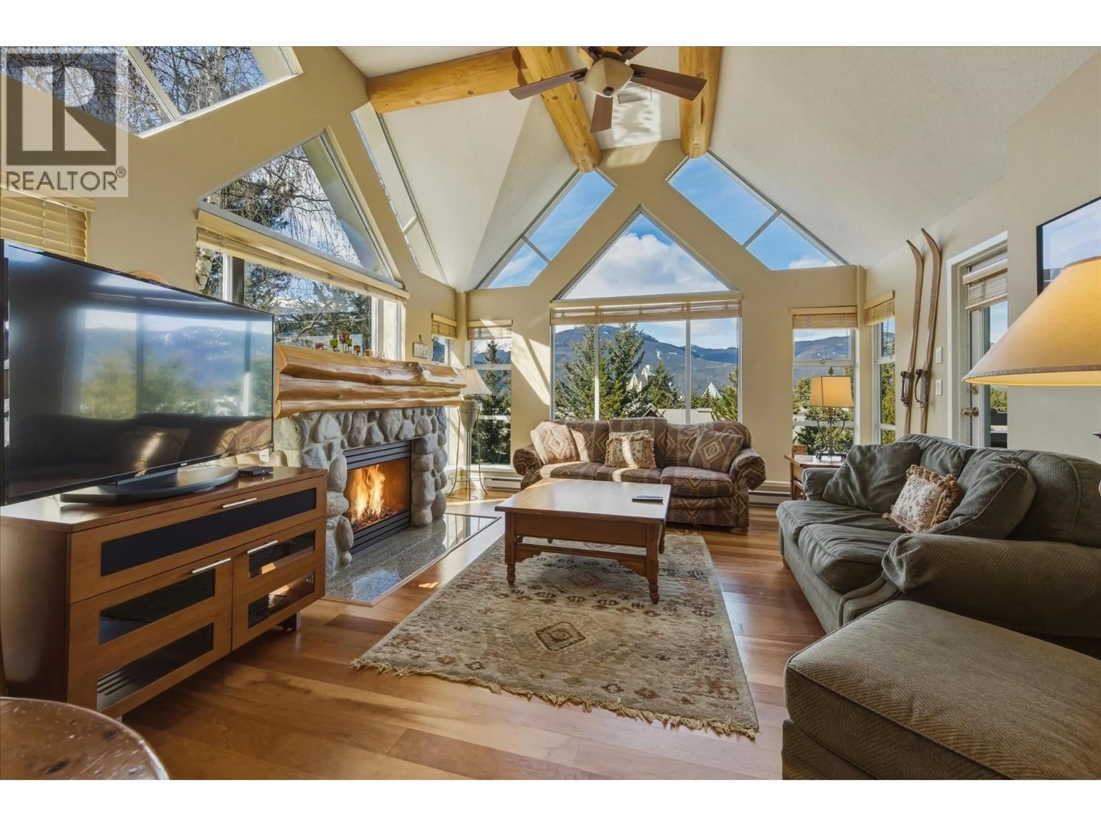 Living room with furniture, unknown for 409 - 4910 SPEARHEAD PLACE, Whistler British Columbia V0N1B4