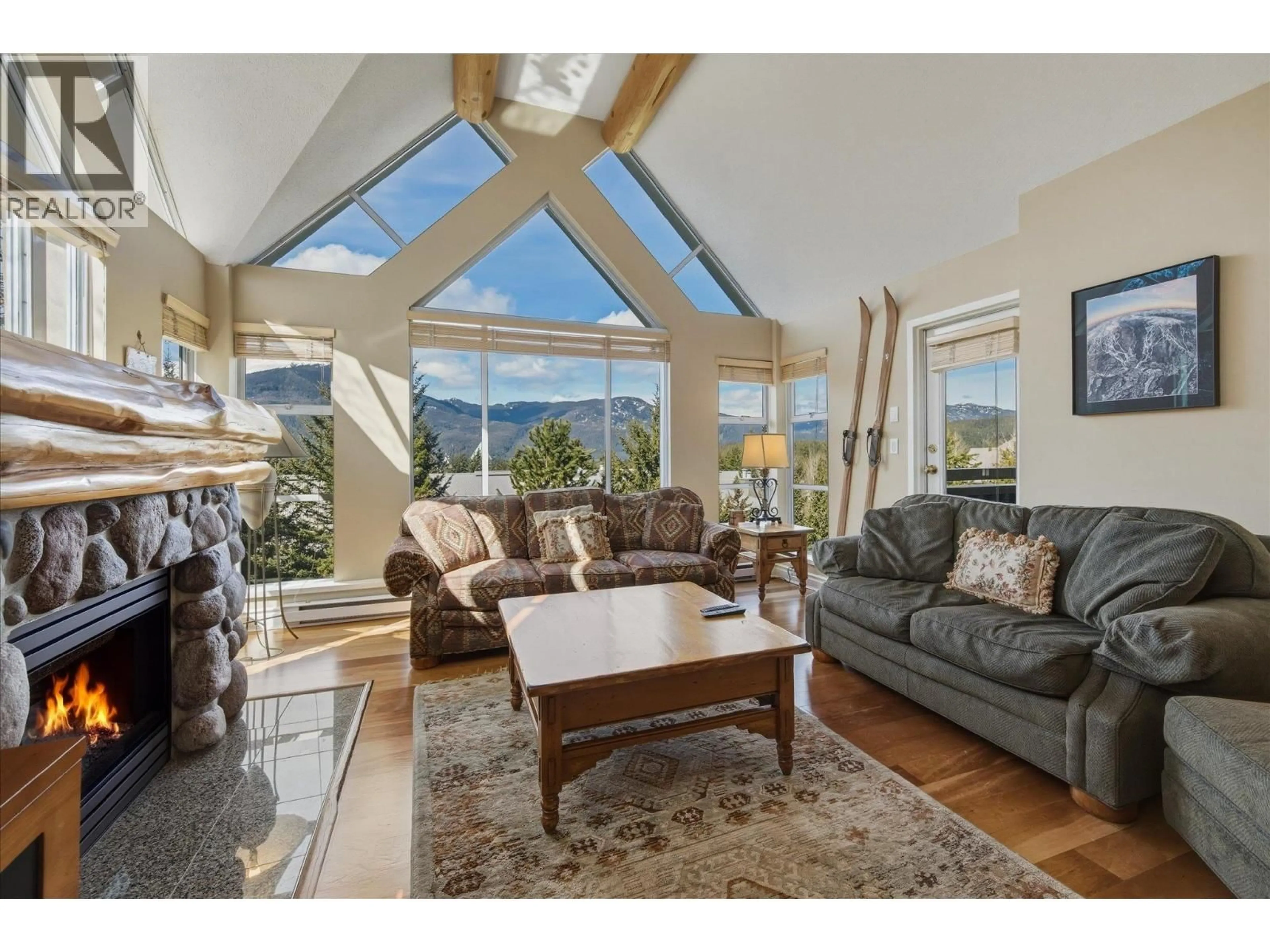 Living room with furniture, unknown for 409 - 4910 SPEARHEAD PLACE, Whistler British Columbia V0N1B4