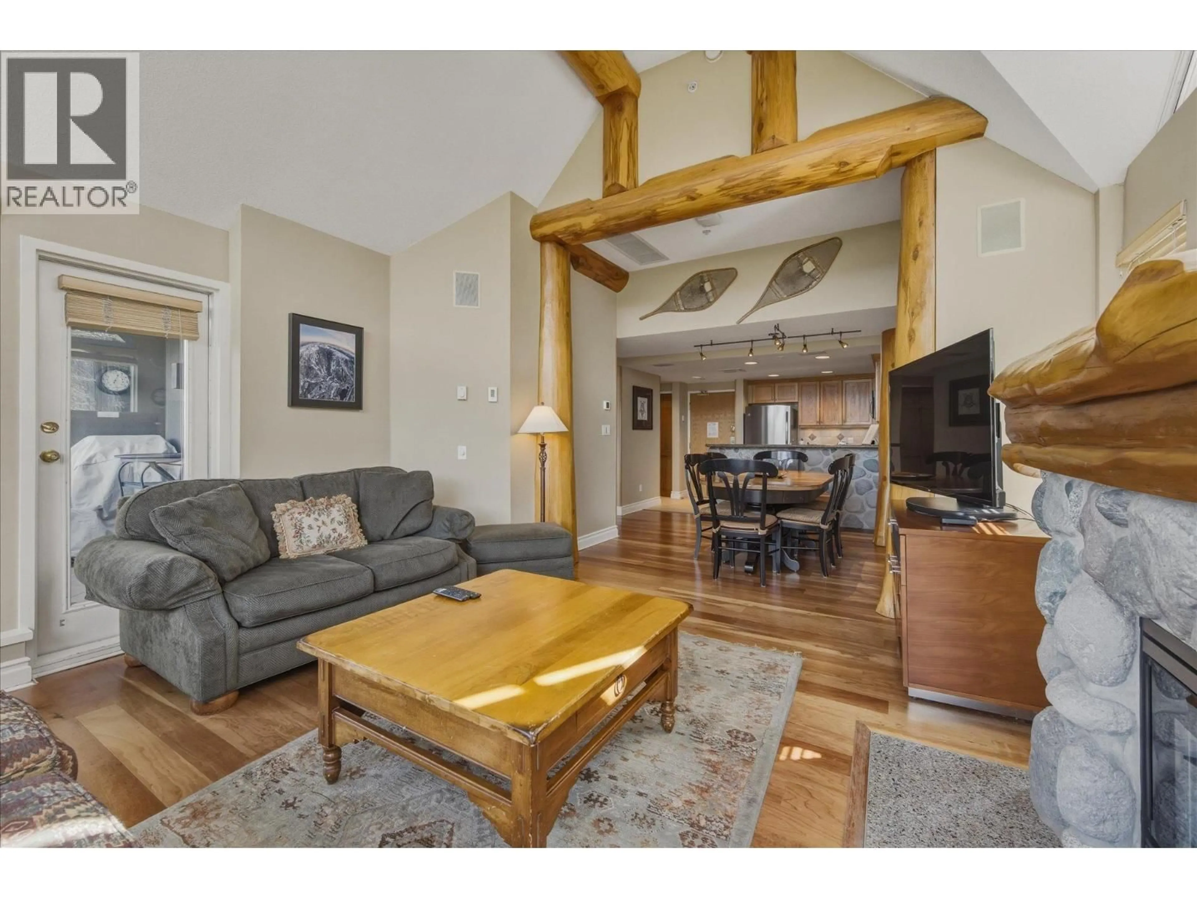 Living room with furniture, wood/laminate floor for 409 - 4910 SPEARHEAD PLACE, Whistler British Columbia V0N1B4